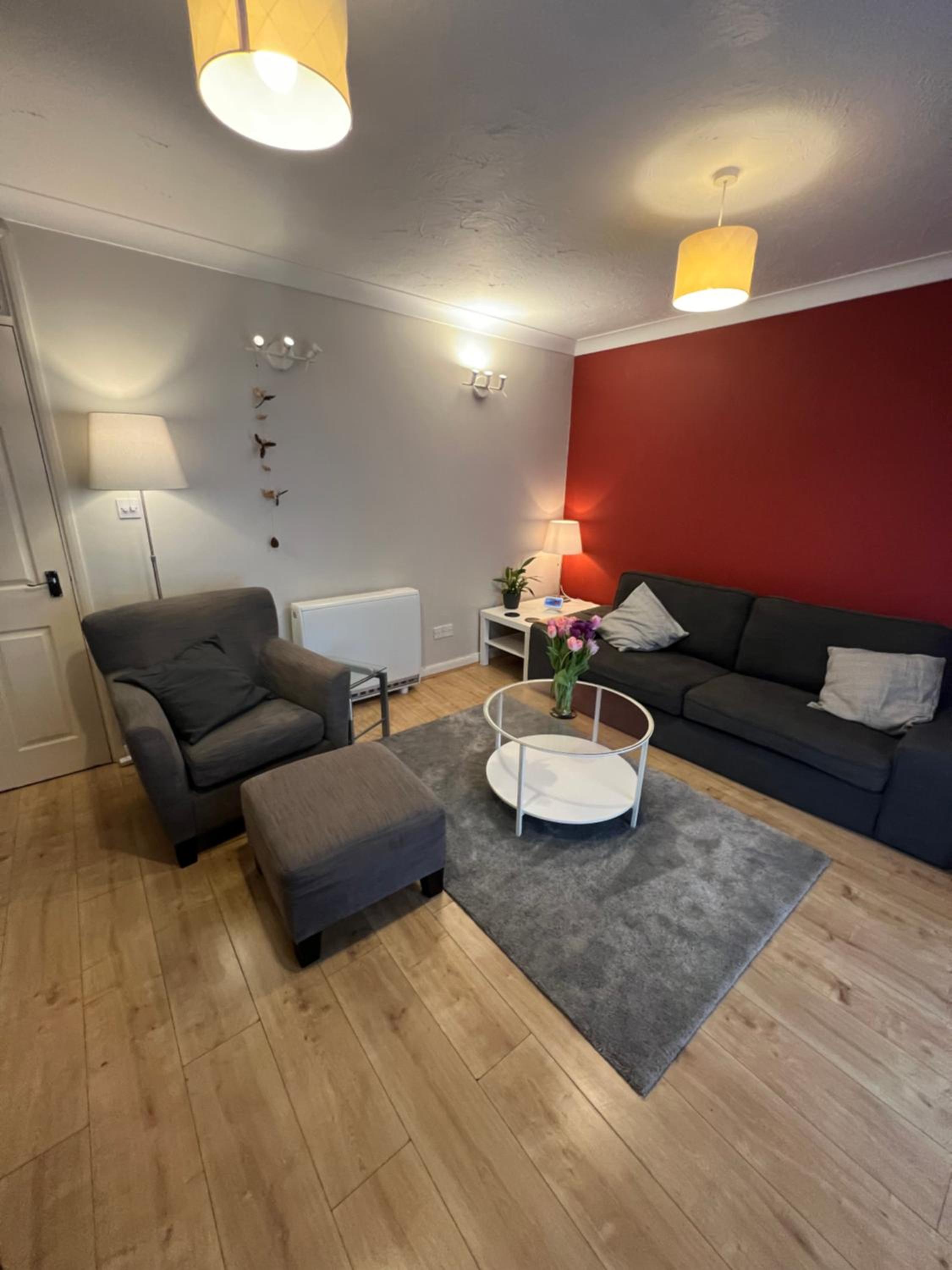 One-Bedroom Apartment photo 1