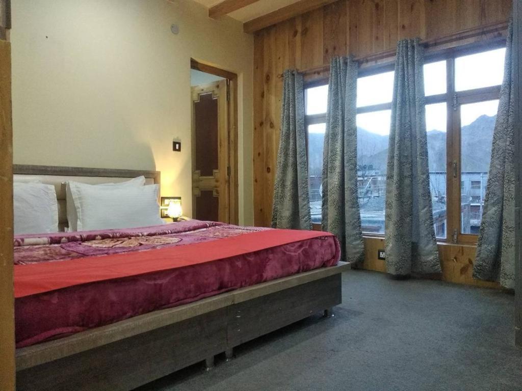 Deluxe Room - Photo 5