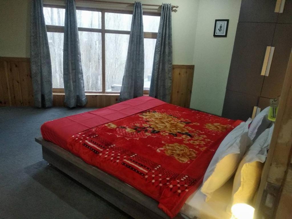 Deluxe Room - Photo 3