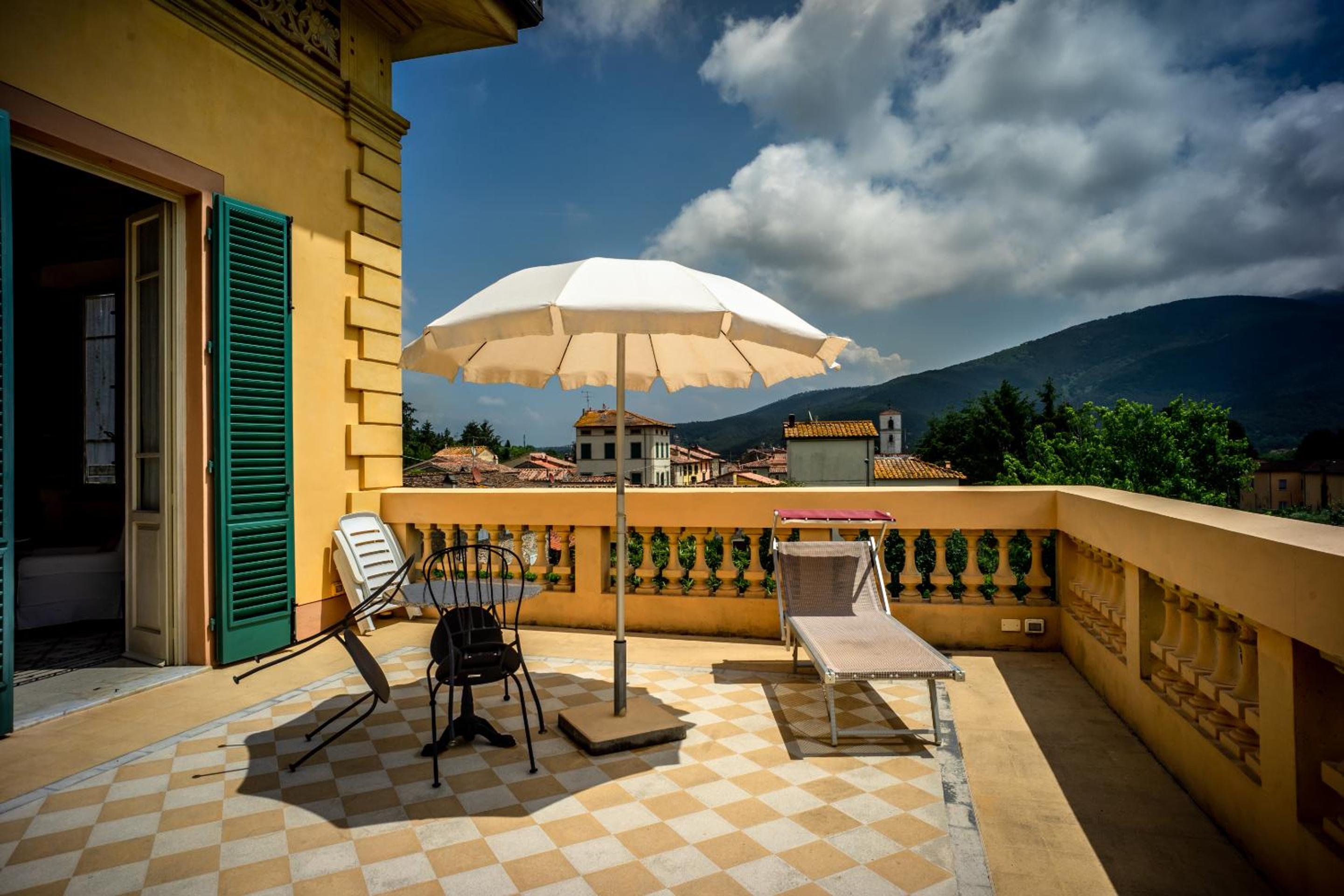 Deluxe Double Room with Balcony photo 2