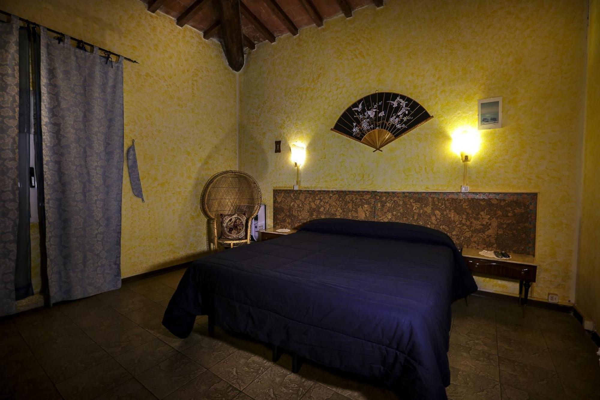 Family Room with Private Bathroom - Photo 2