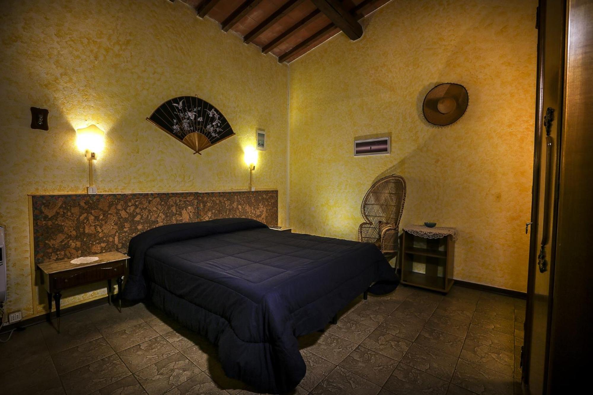 Family Room with Private Bathroom - Photo 3