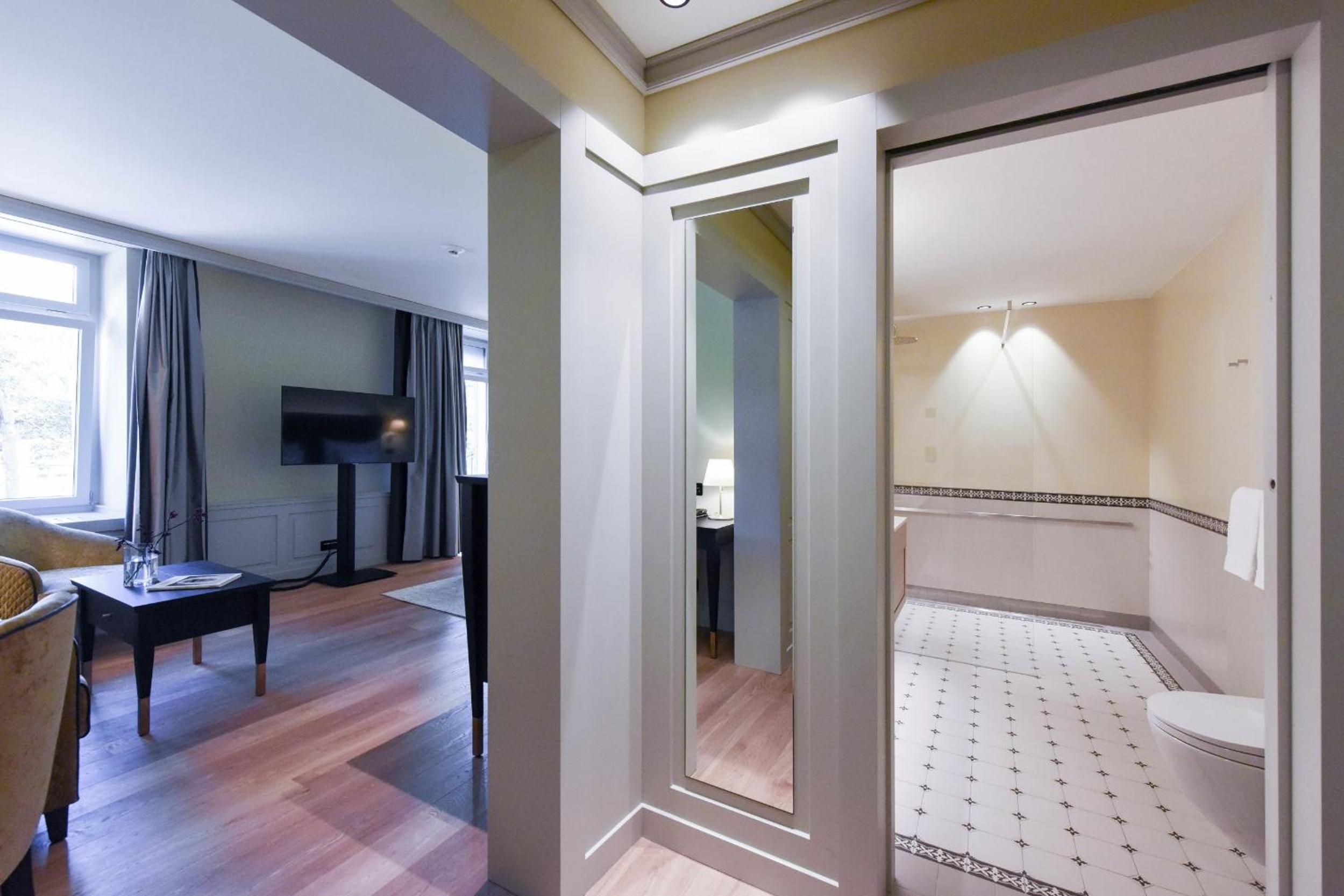 Junior Suite Cresta with balcony - Photo 3