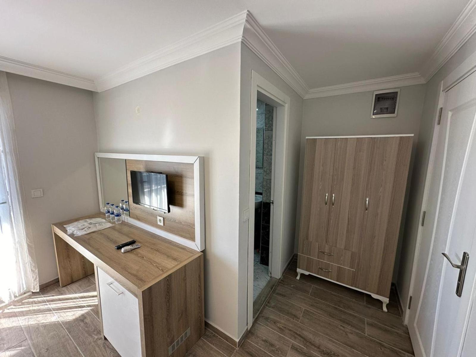 Triple Room with Balcony - Photo 7