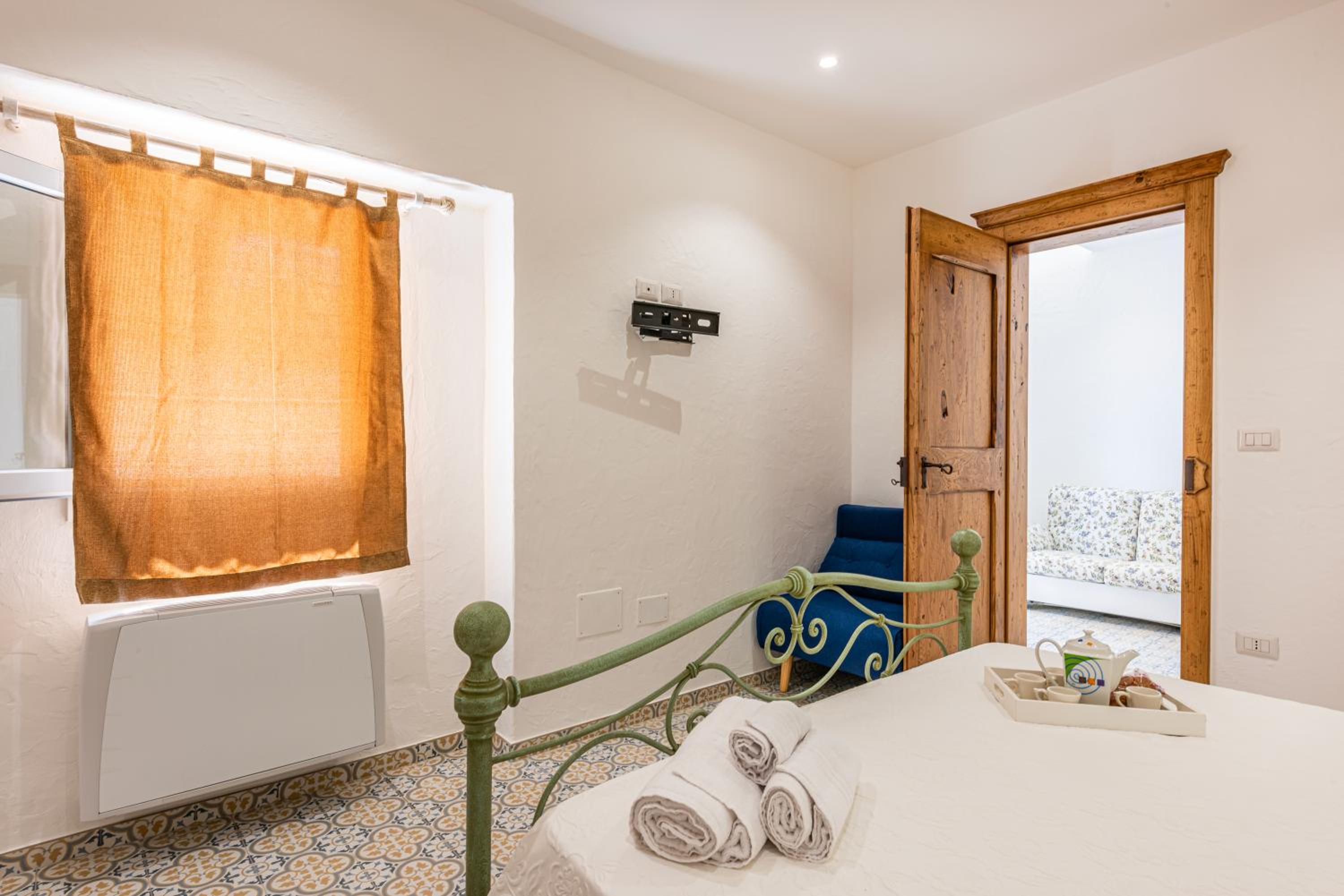 One-Bedroom House photo 1