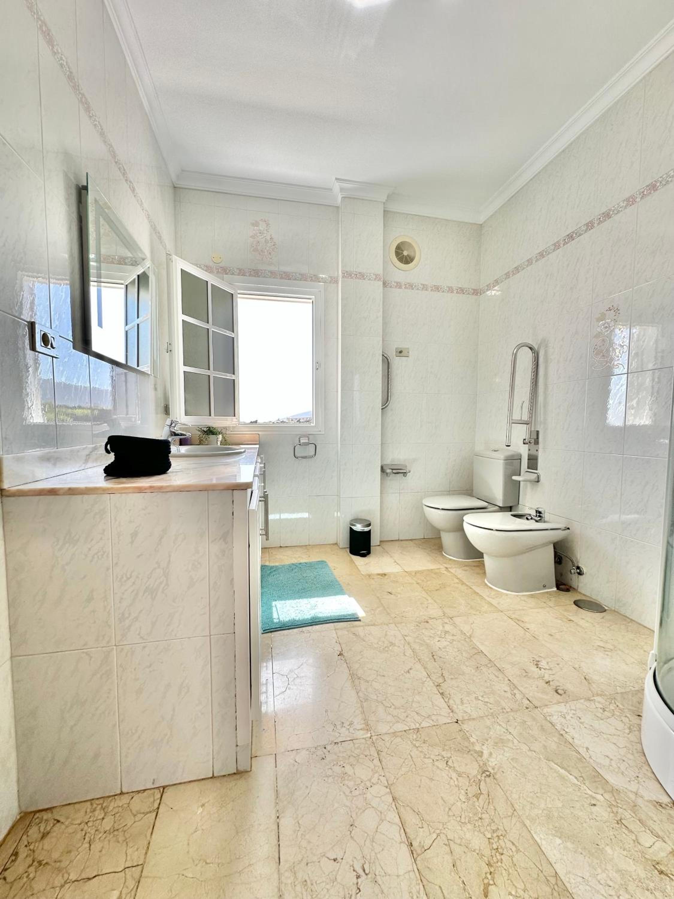 Three-Bedroom Villa photo 3