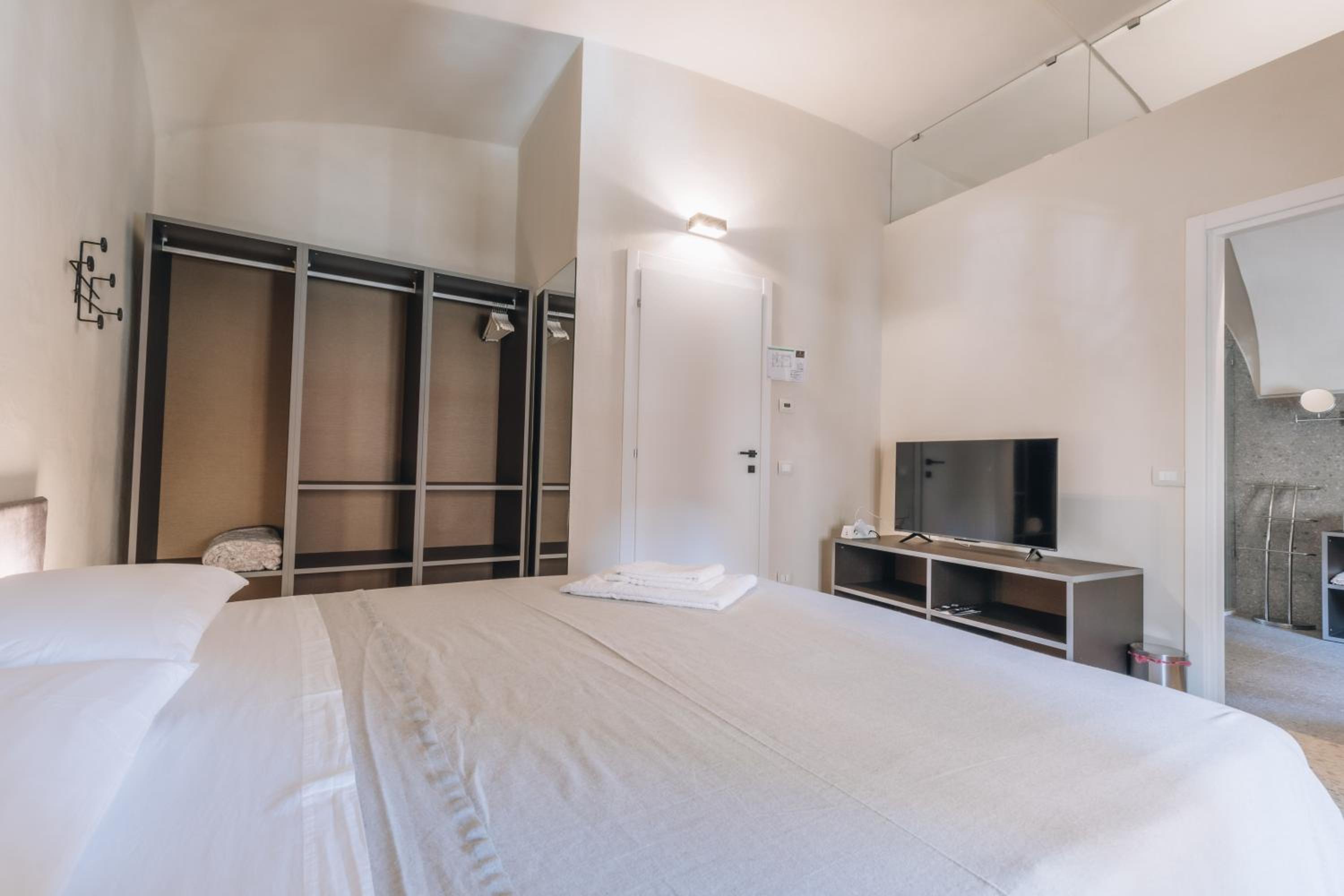 Large Double Room photo 3