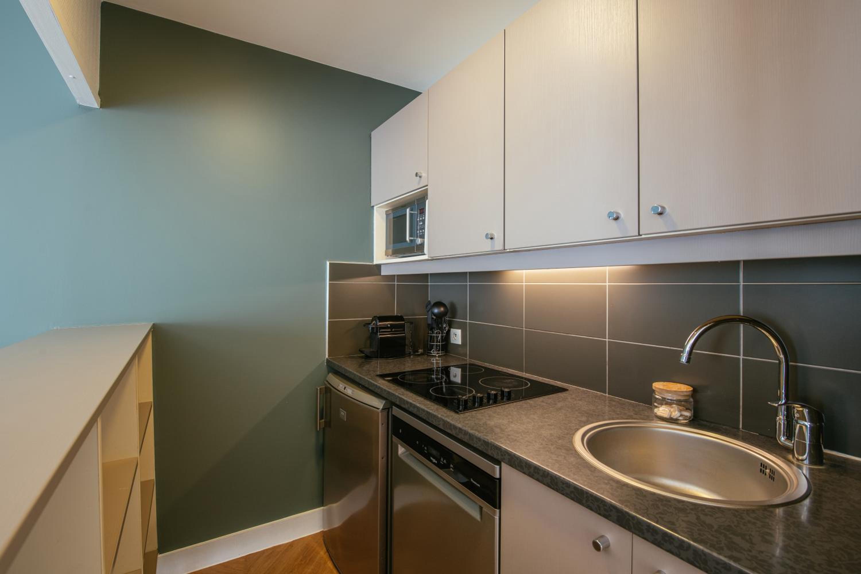One-Bedroom Apartment photo 2