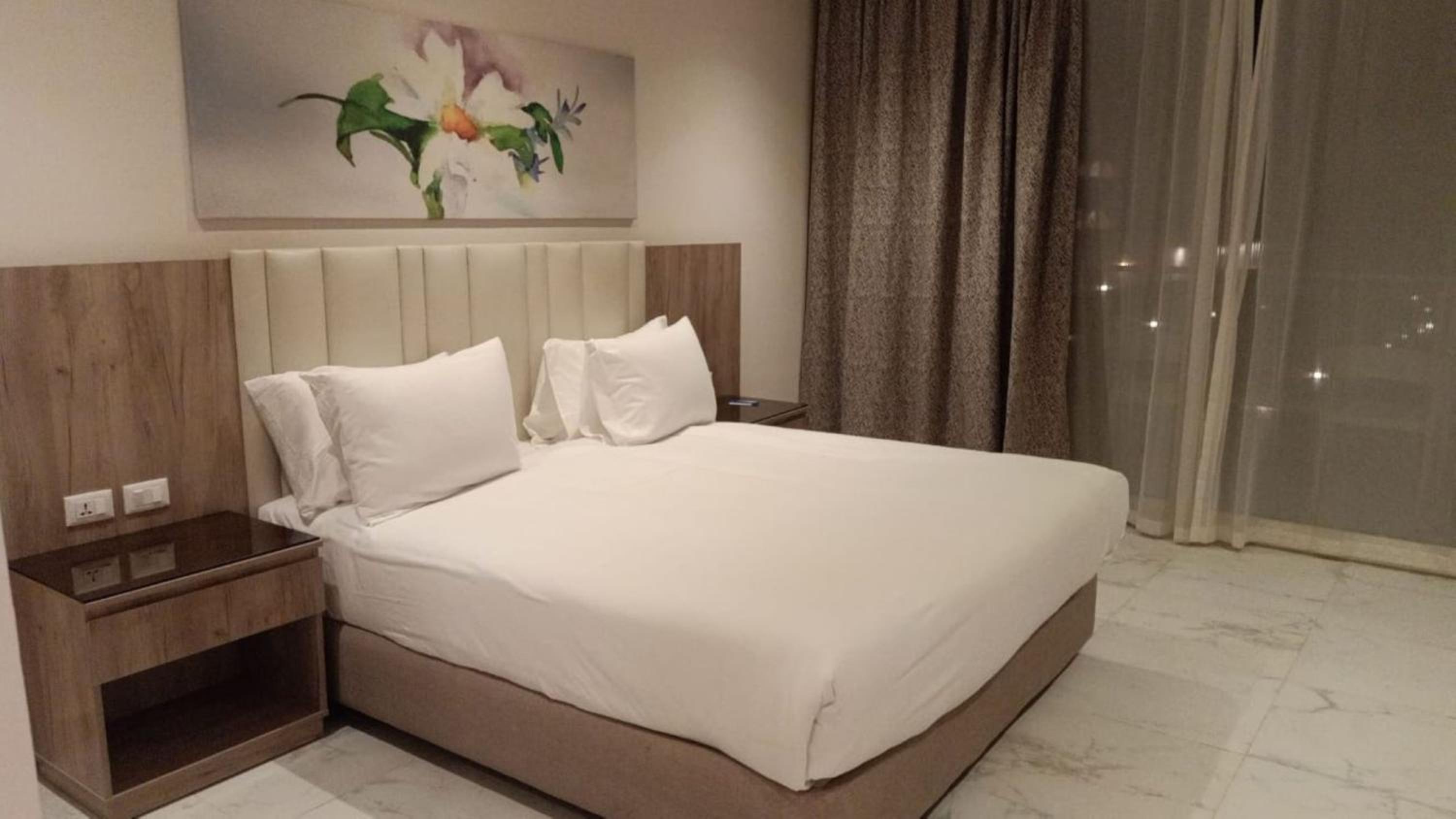 Elite Pool View Room