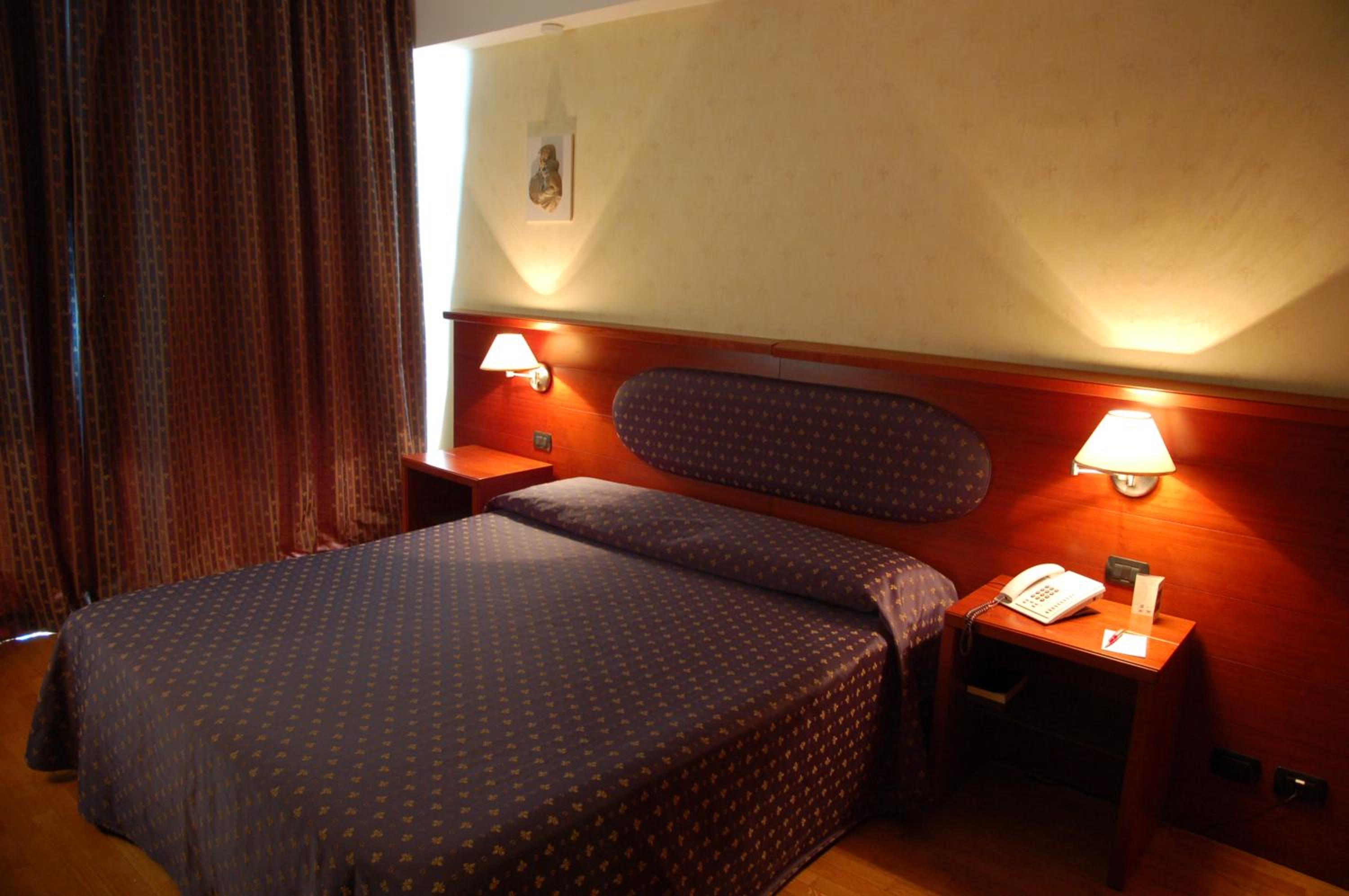 Classic Double or Twin Room - Photo 4