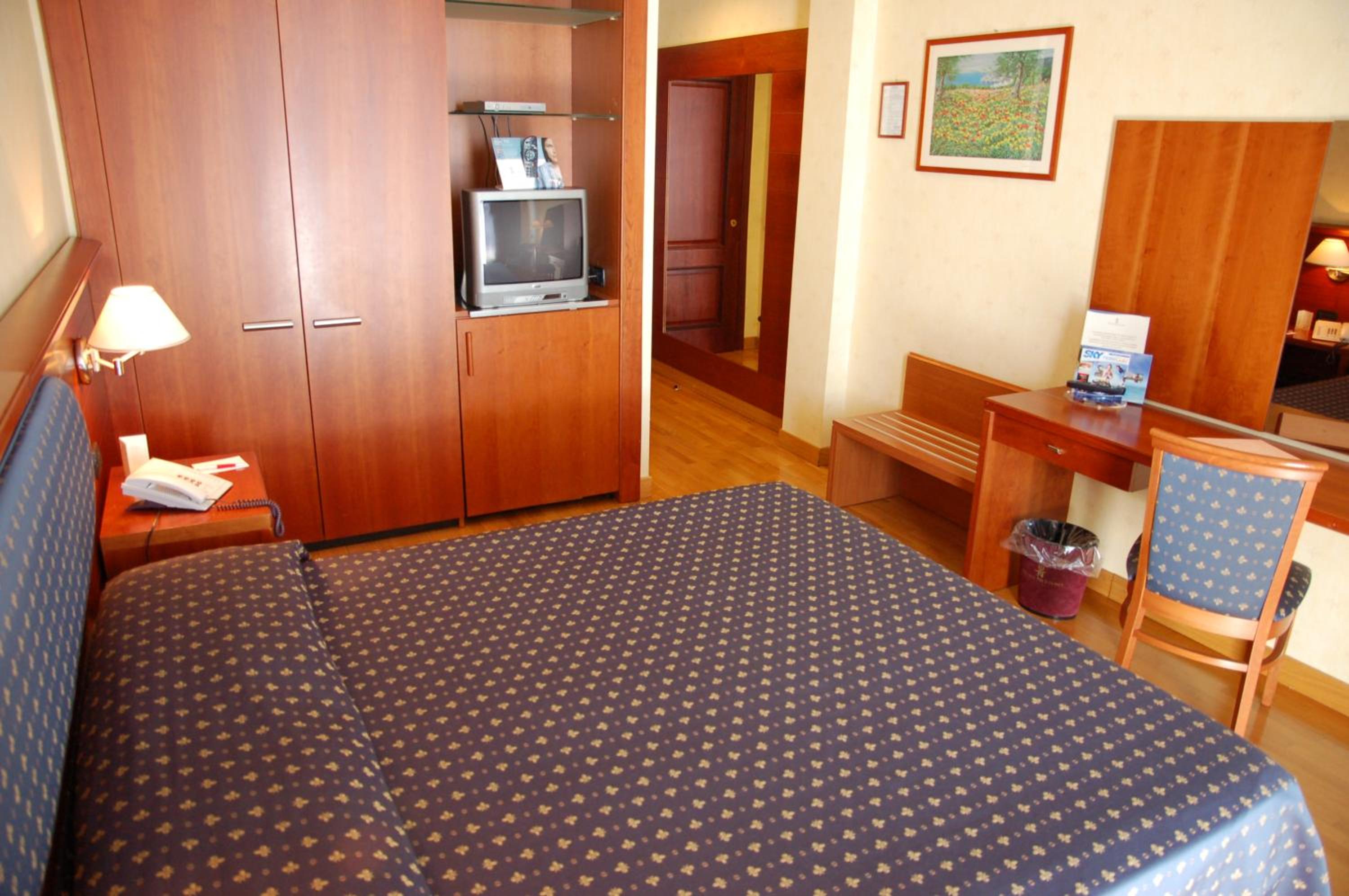 Classic Double or Twin Room - Photo 3