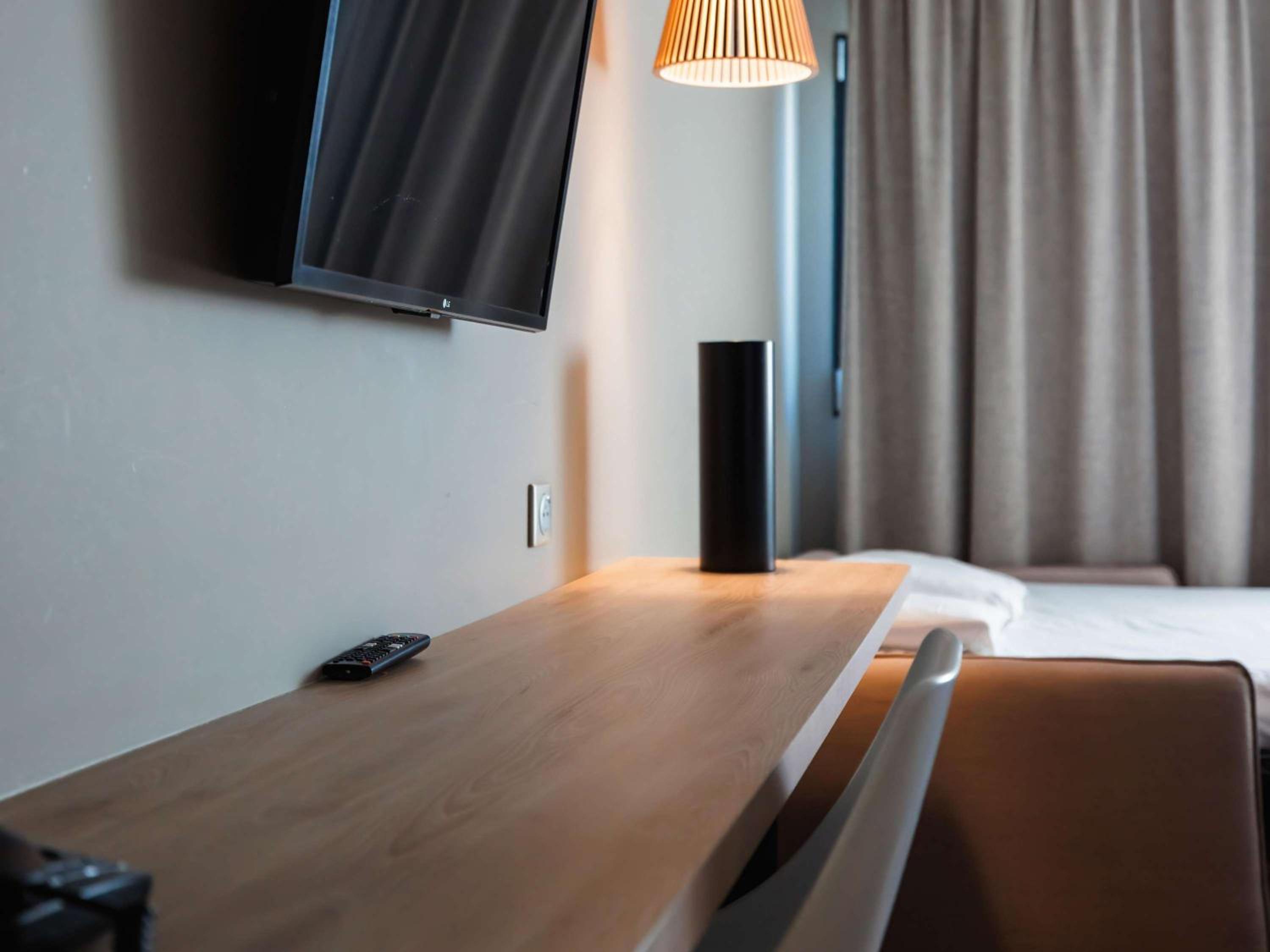 Standard Double Room with Sofa - Photo 8