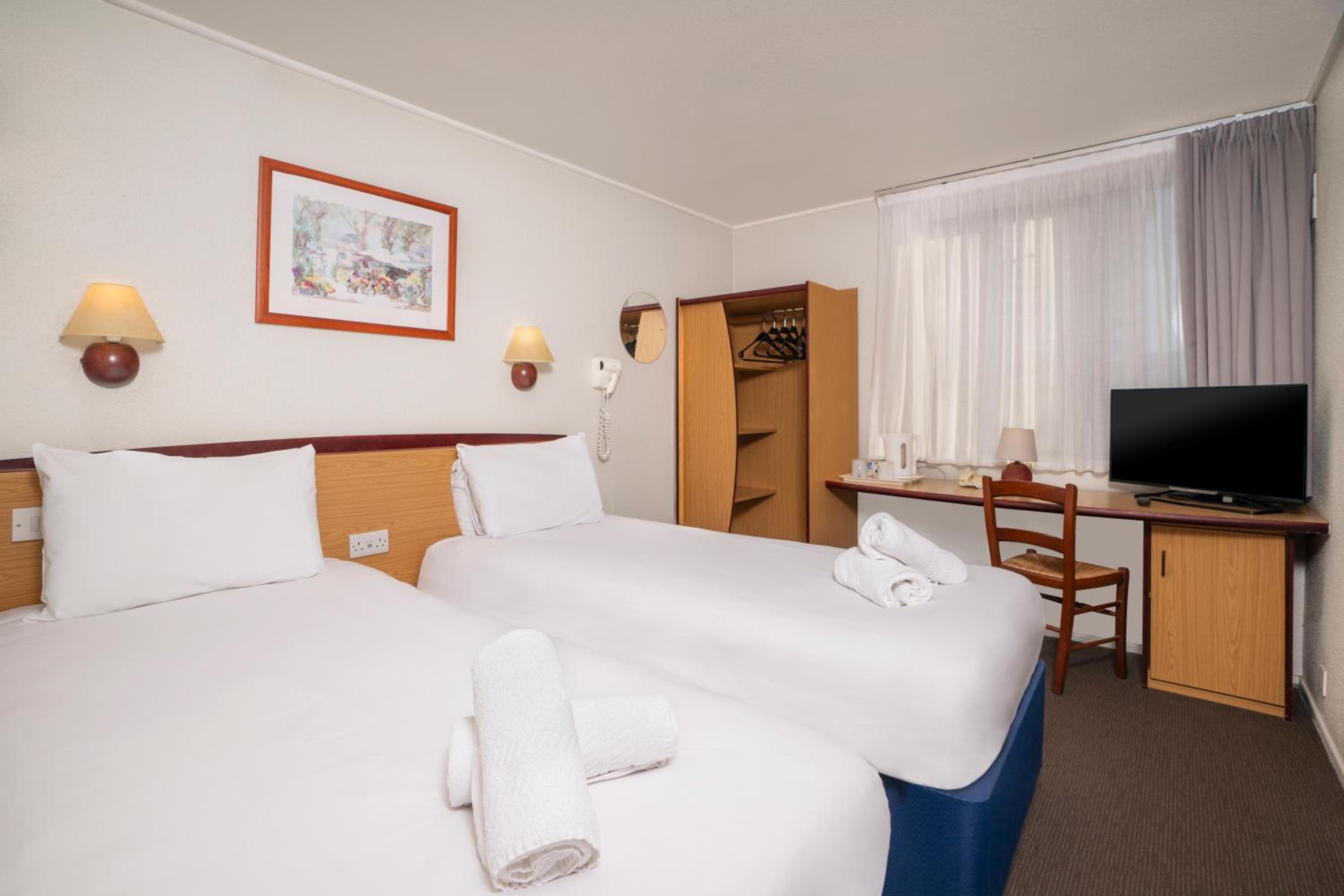 2 Single Beds - Superior Room