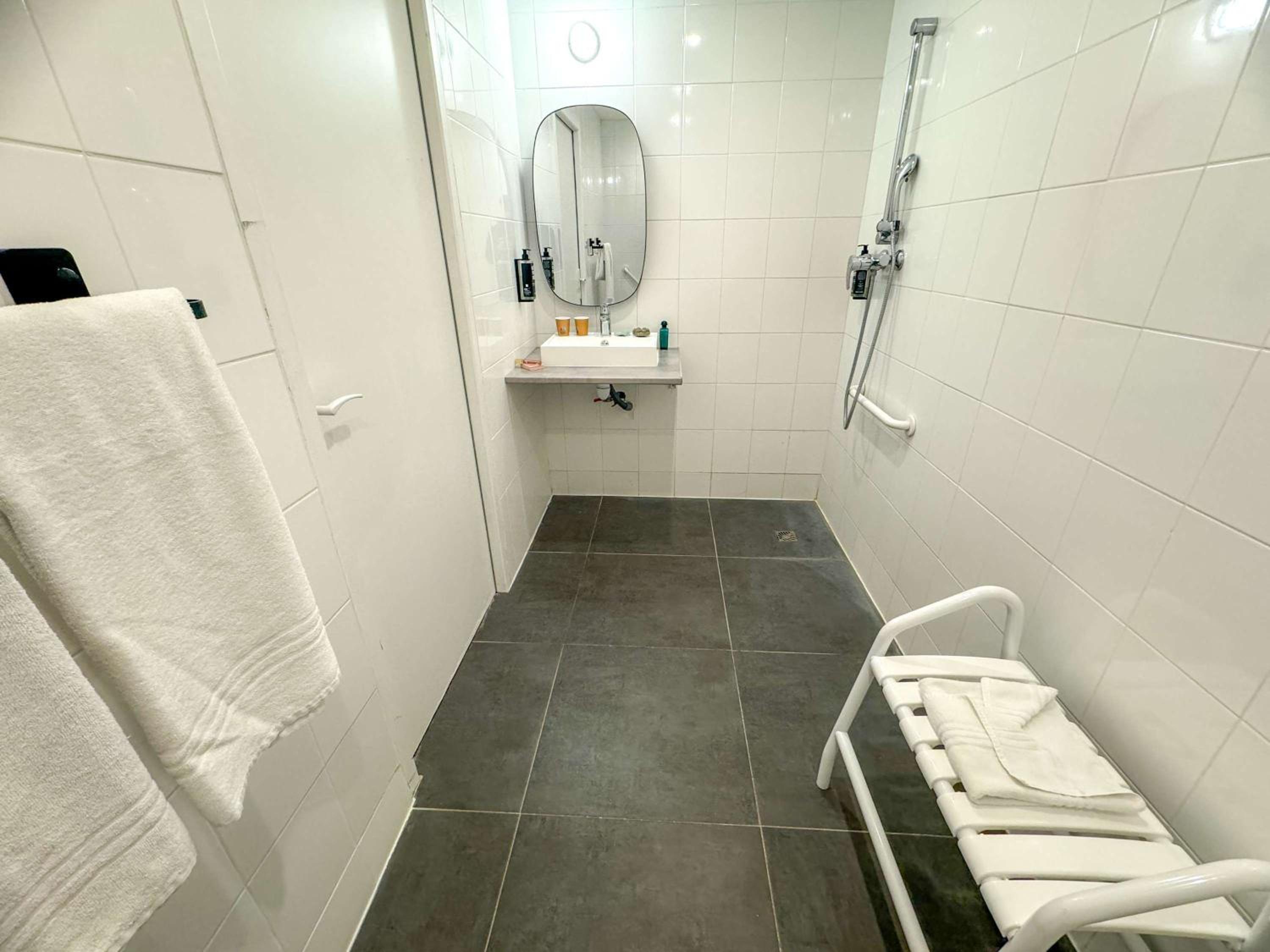 Standard Double Room - Photo 8