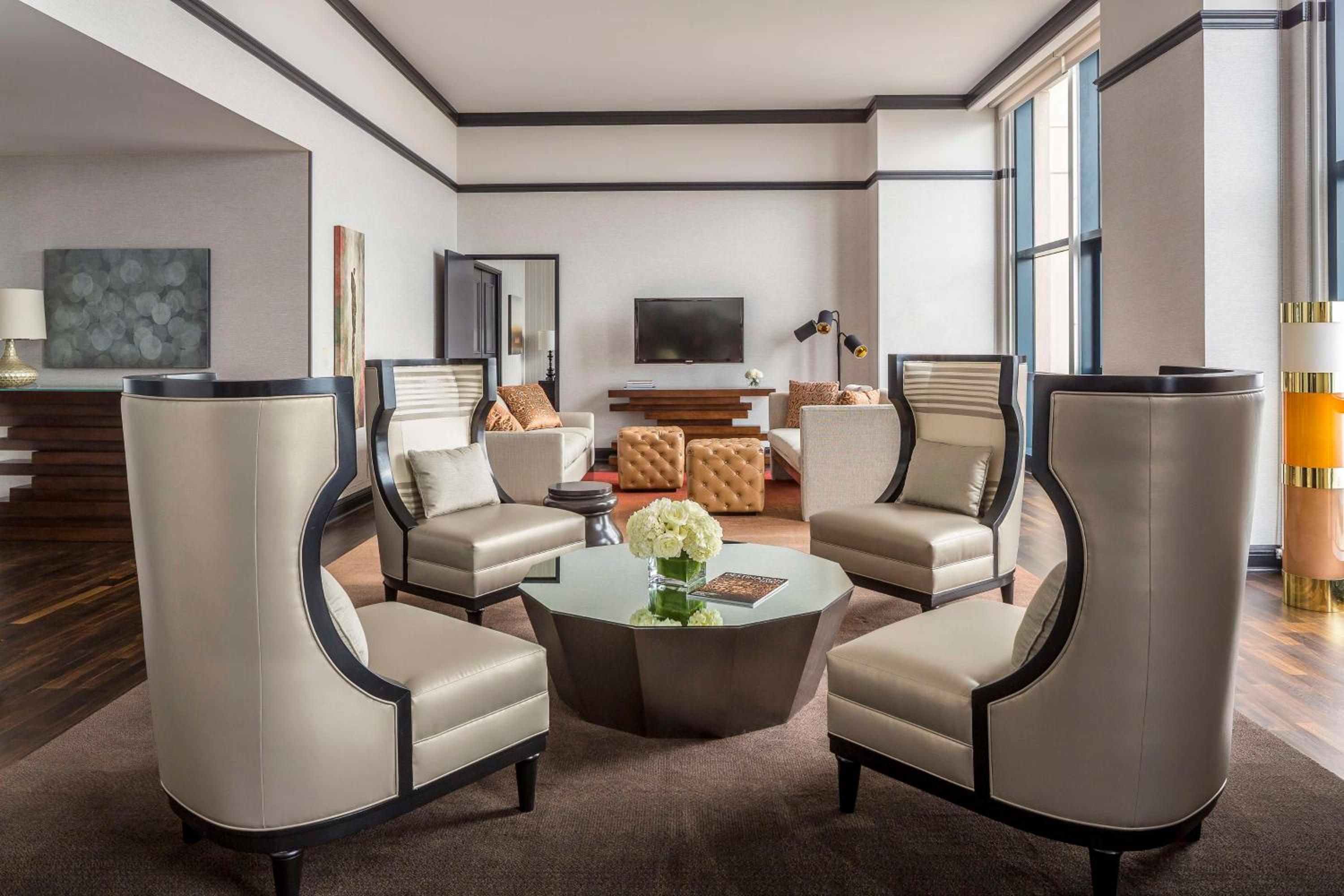 Presidential Suite thumbnail 6
