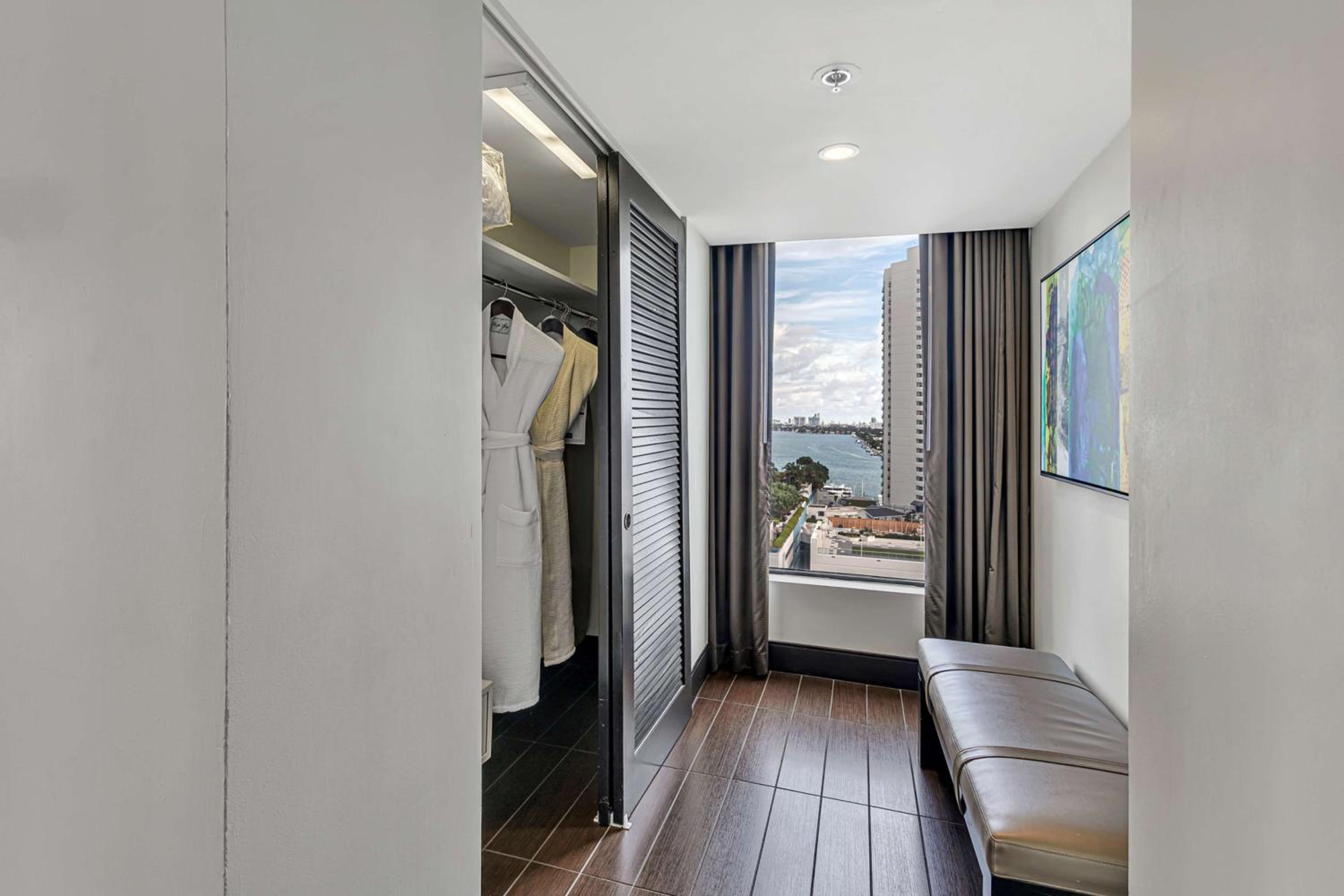 Junior King Suite with Seating Area