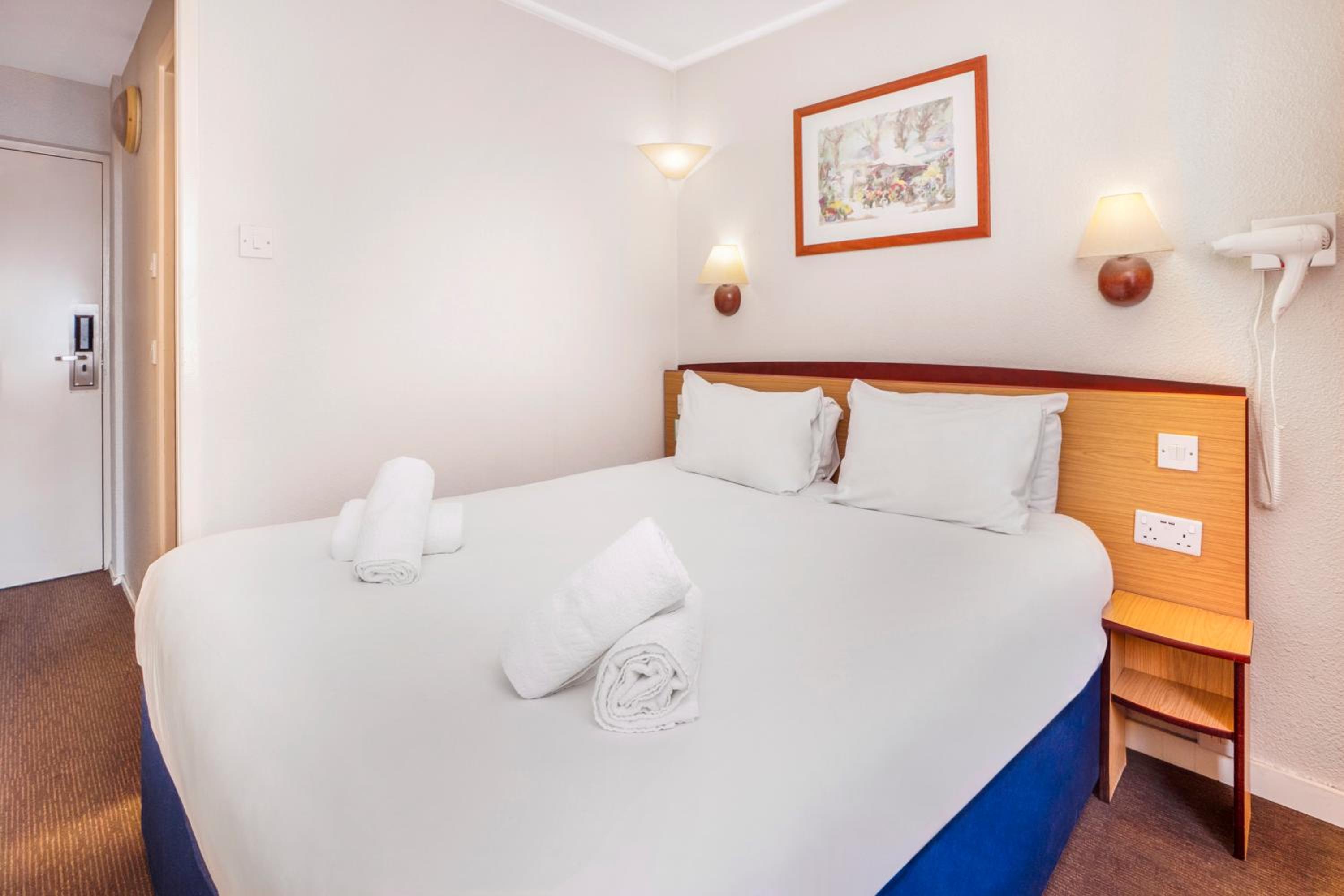 1 Double Bed - Superior Room