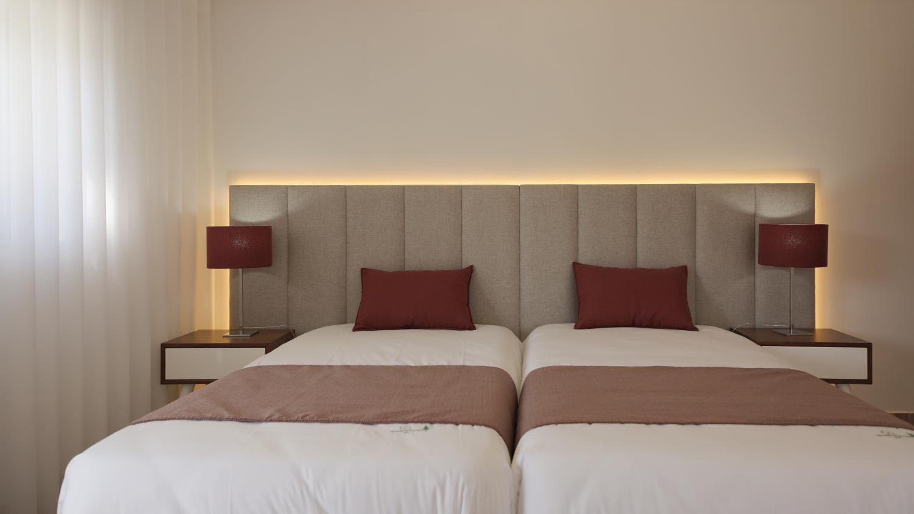 Suite with Pool View - Photo 2