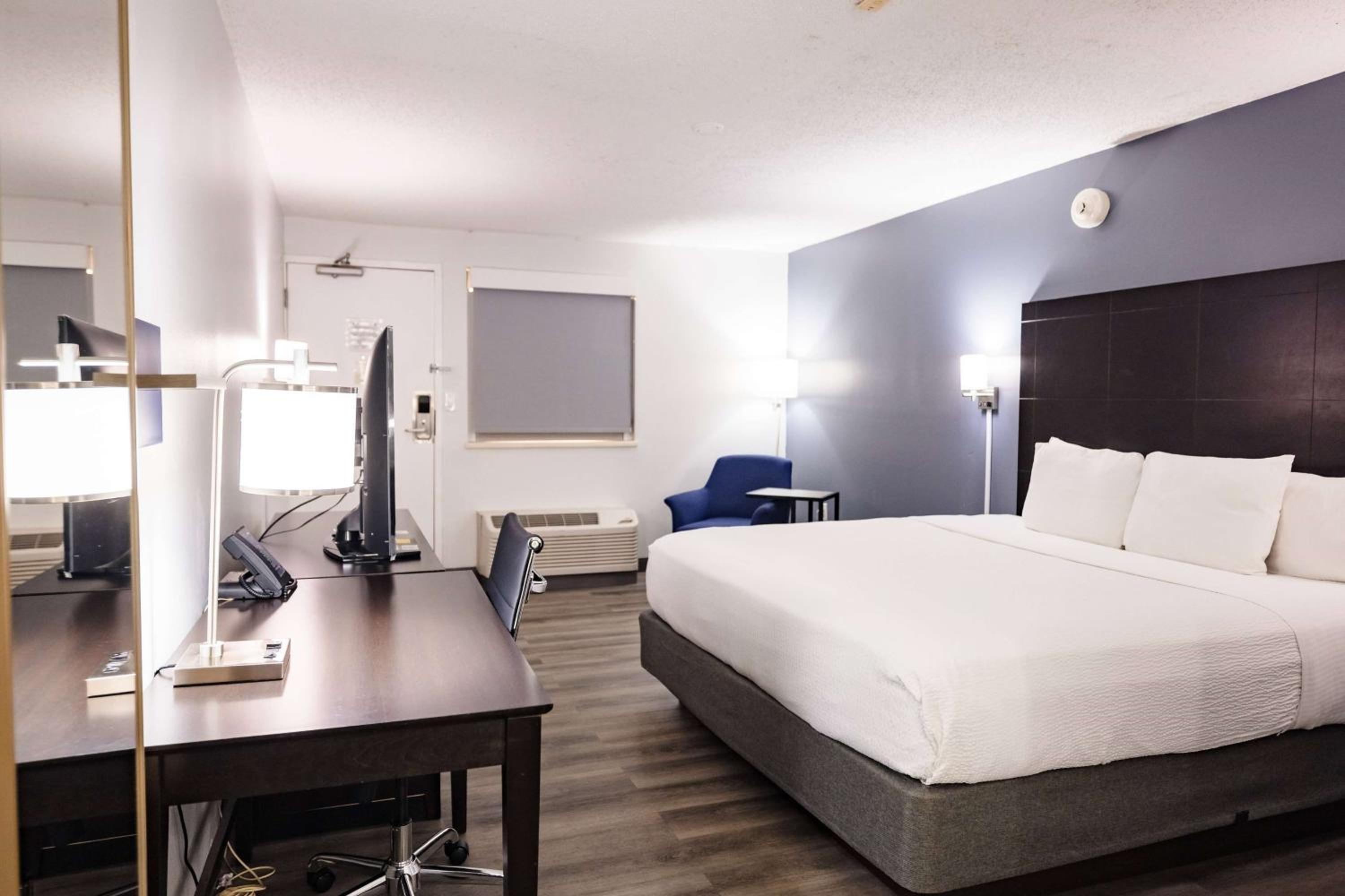 King Room - Non-Smoking - Photo 1