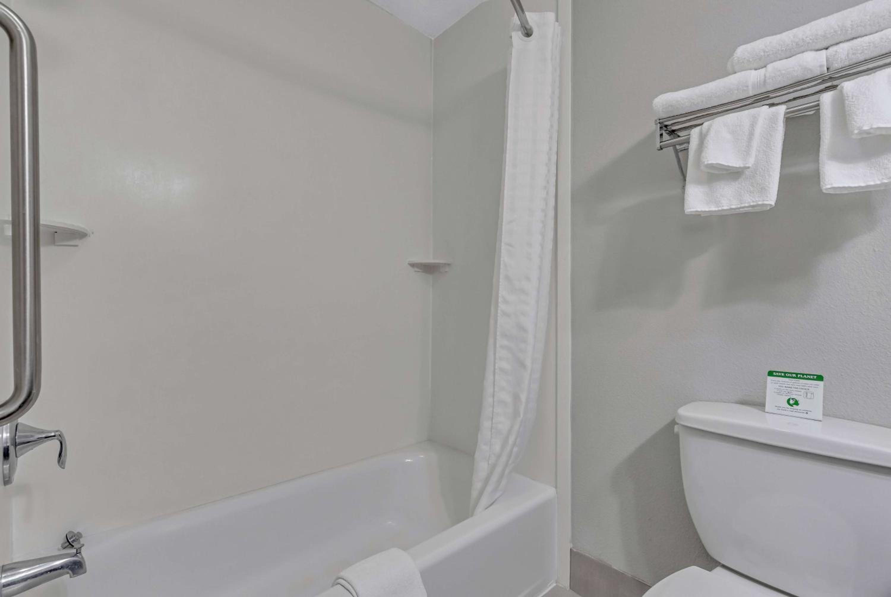 King Room - 1st Floor - Non-Smoking - Ground Floor - Photo 7