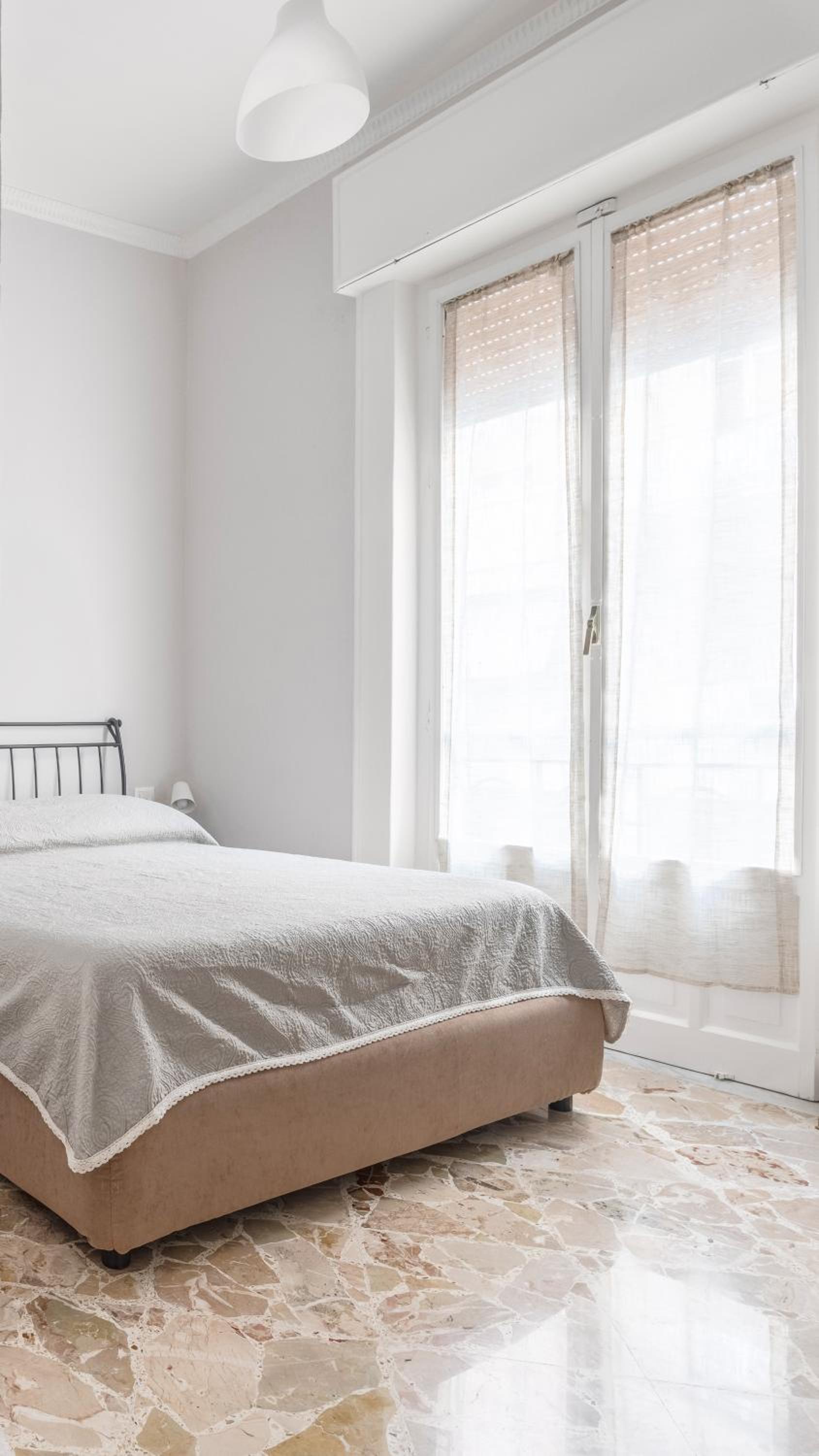 Double Room with Balcony - Photo 3