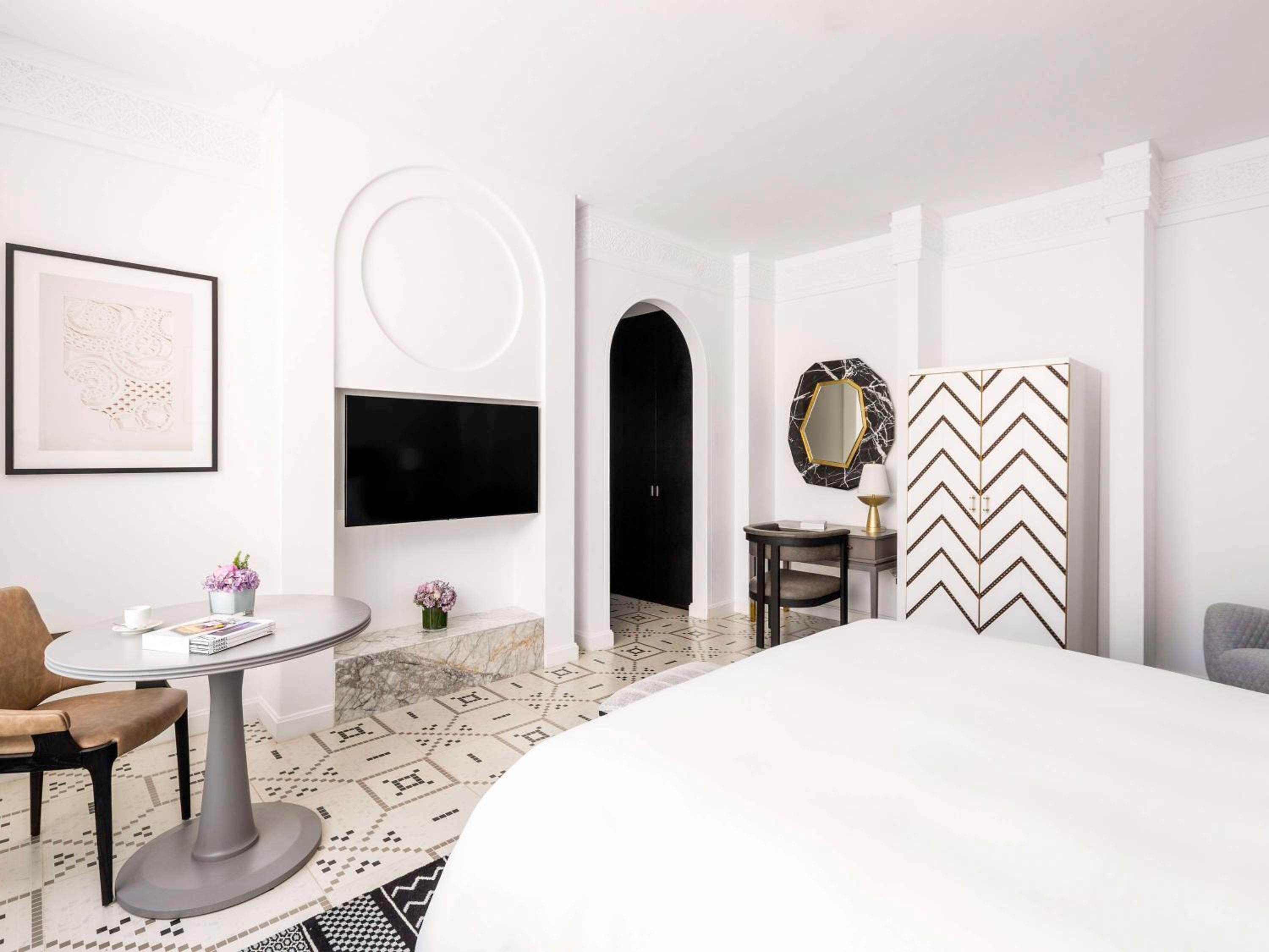 Fairmont Gold Room with King Bed - Photo 3