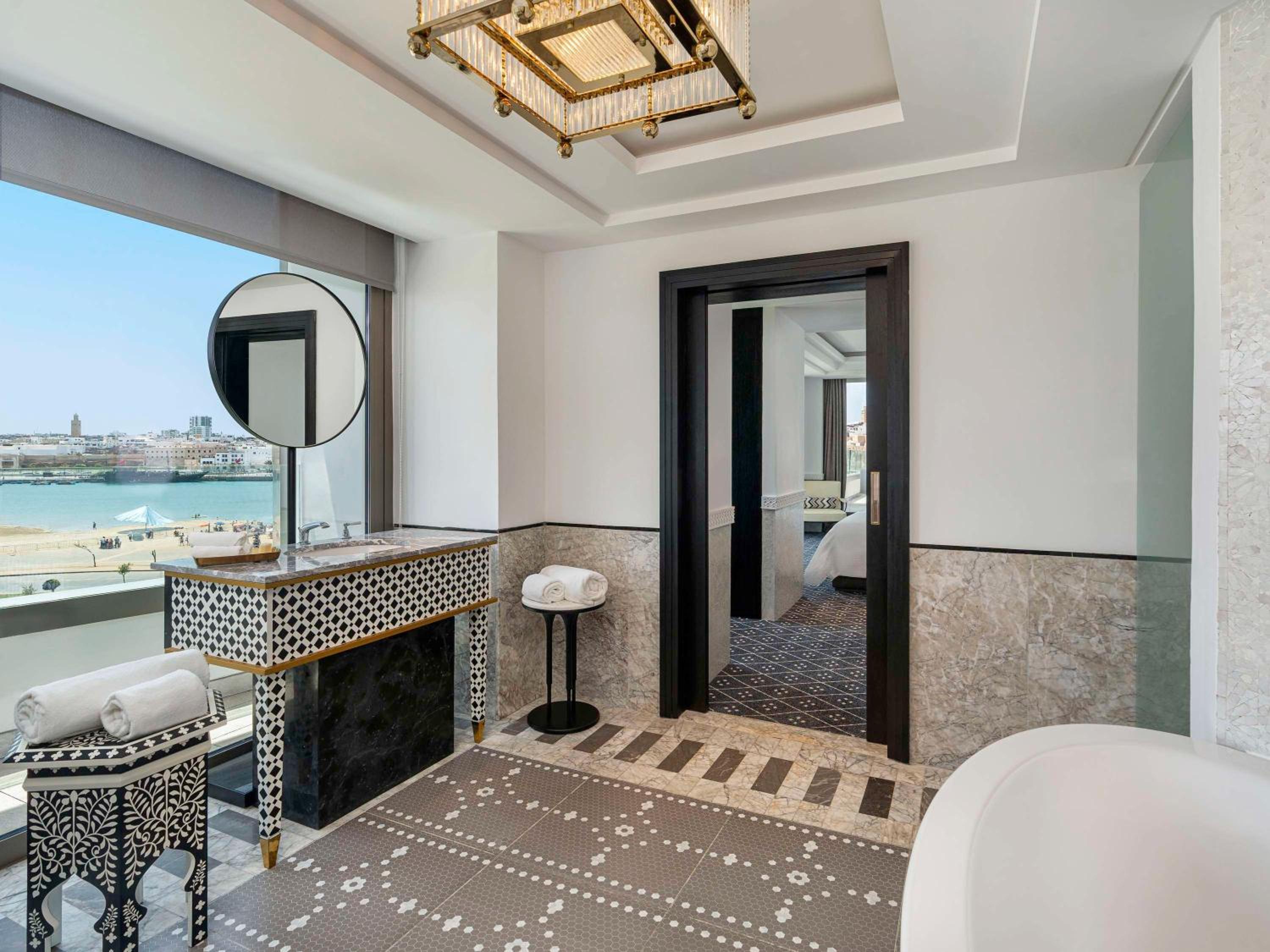 Three-Bedroom Ambassador Suite - Photo 17