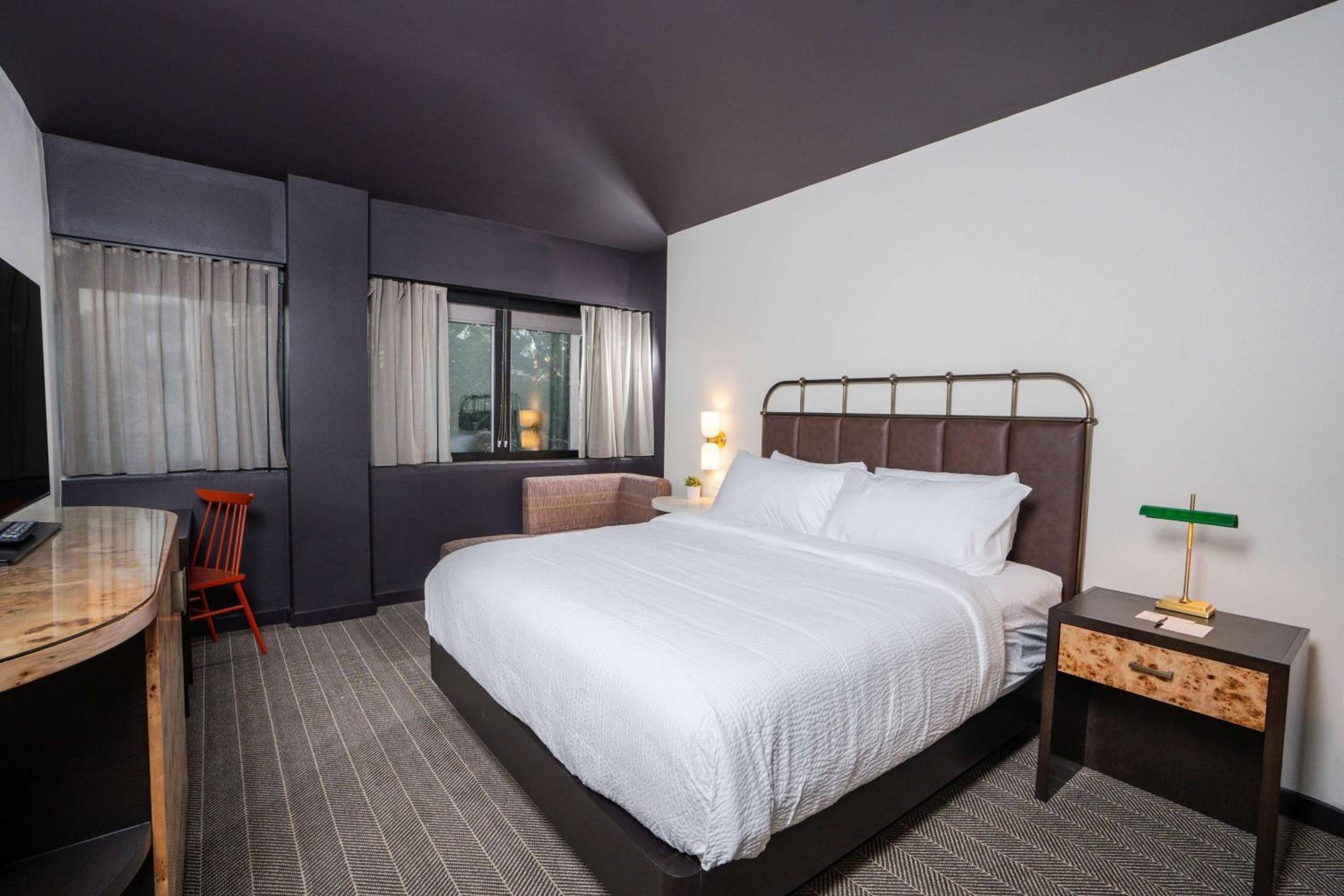 Deluxe King Room - Photo 1