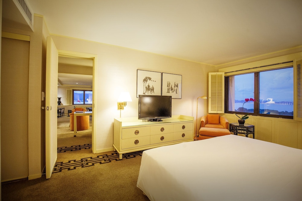 Deluxe Suite (With Breakfast) photo 2