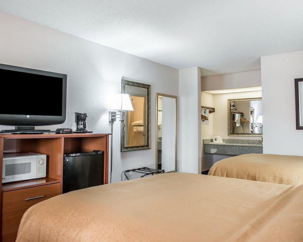 Standard Room, 2 Double Beds, Non Smoking - Photo 4