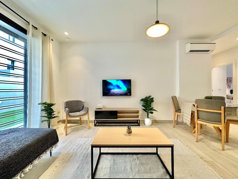 Apartment photo 2