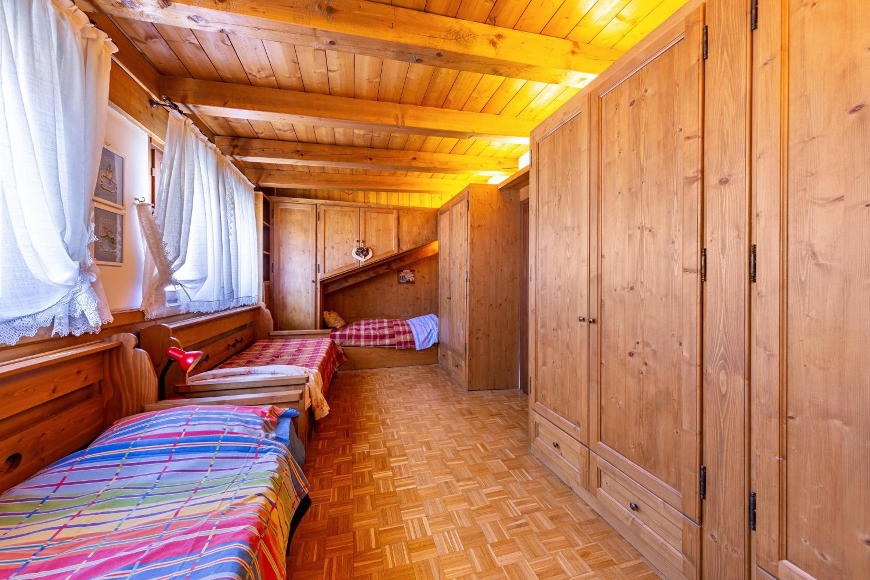 Two-Bedroom Apartment with Mountain View photo 3