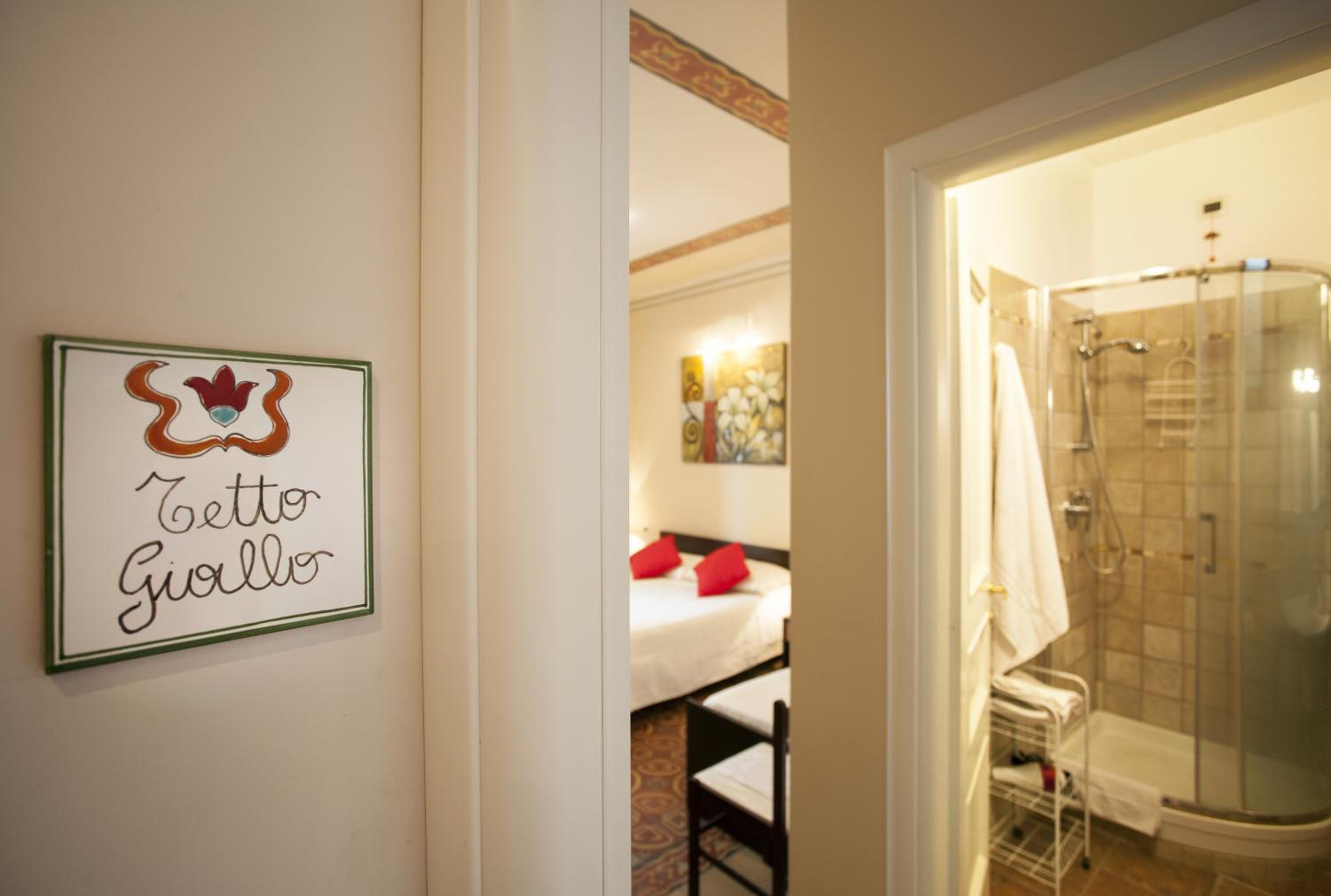 Double Room - Photo 9