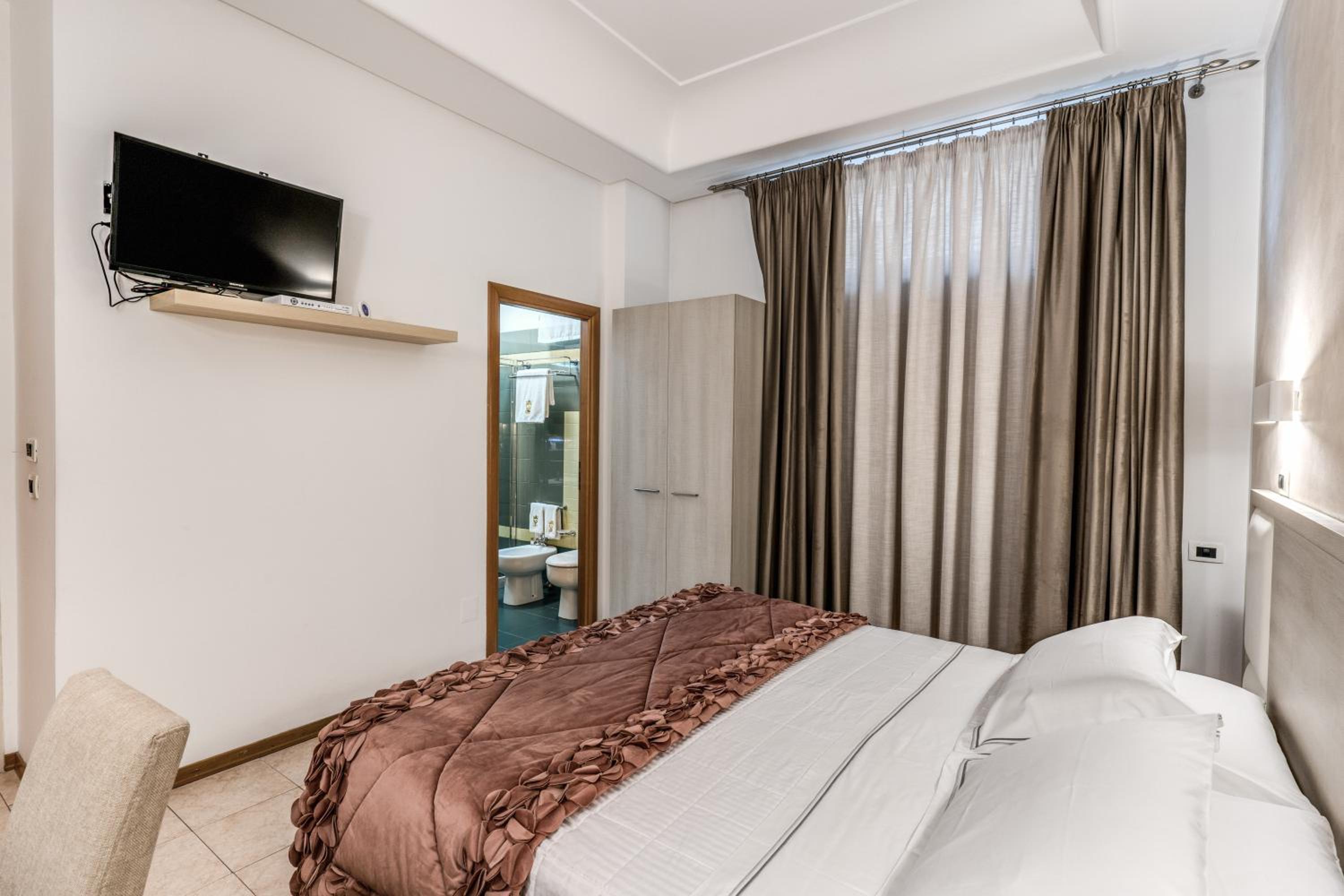 Double Room - Photo 4