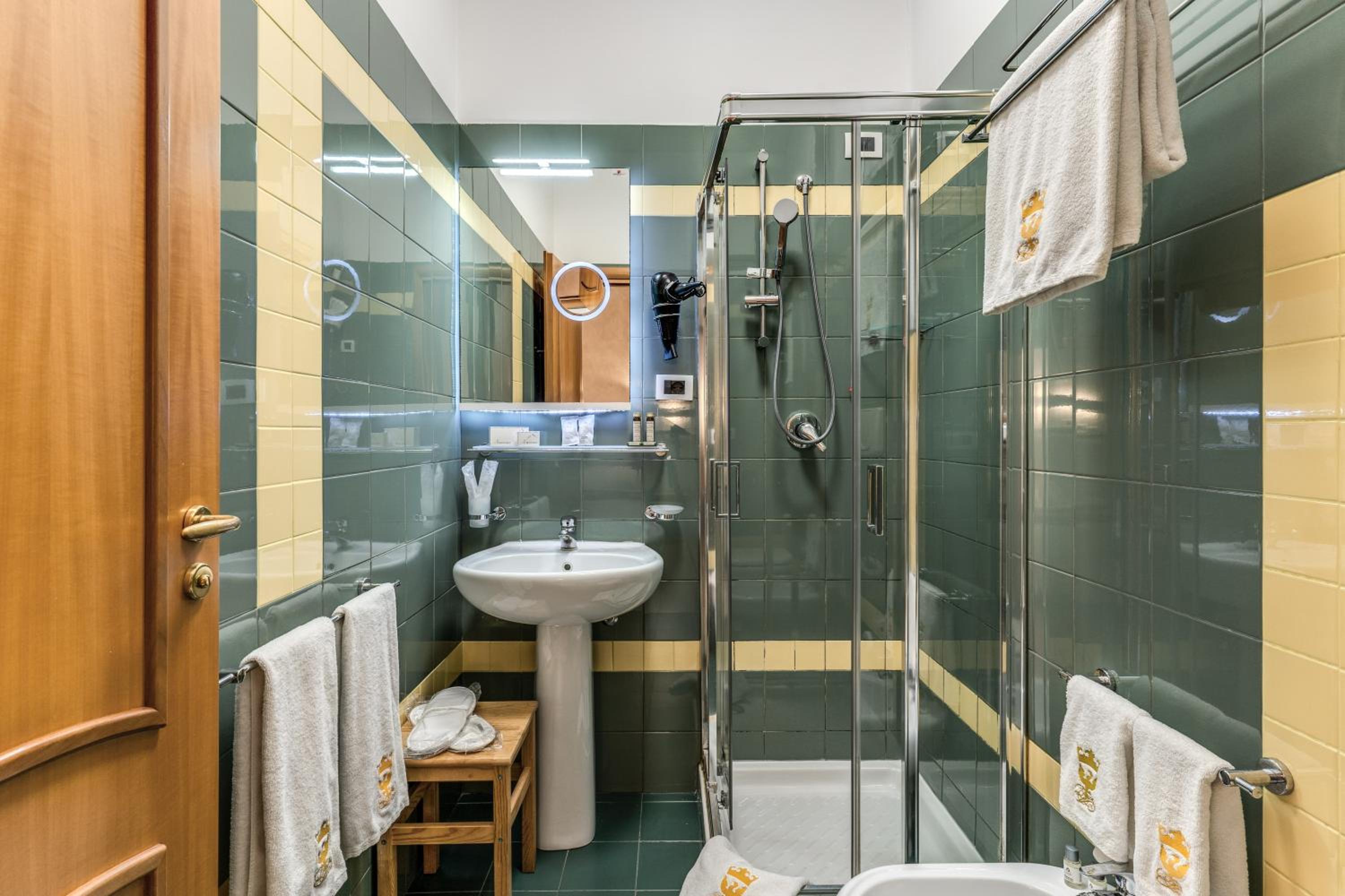 Double Room - Photo 5
