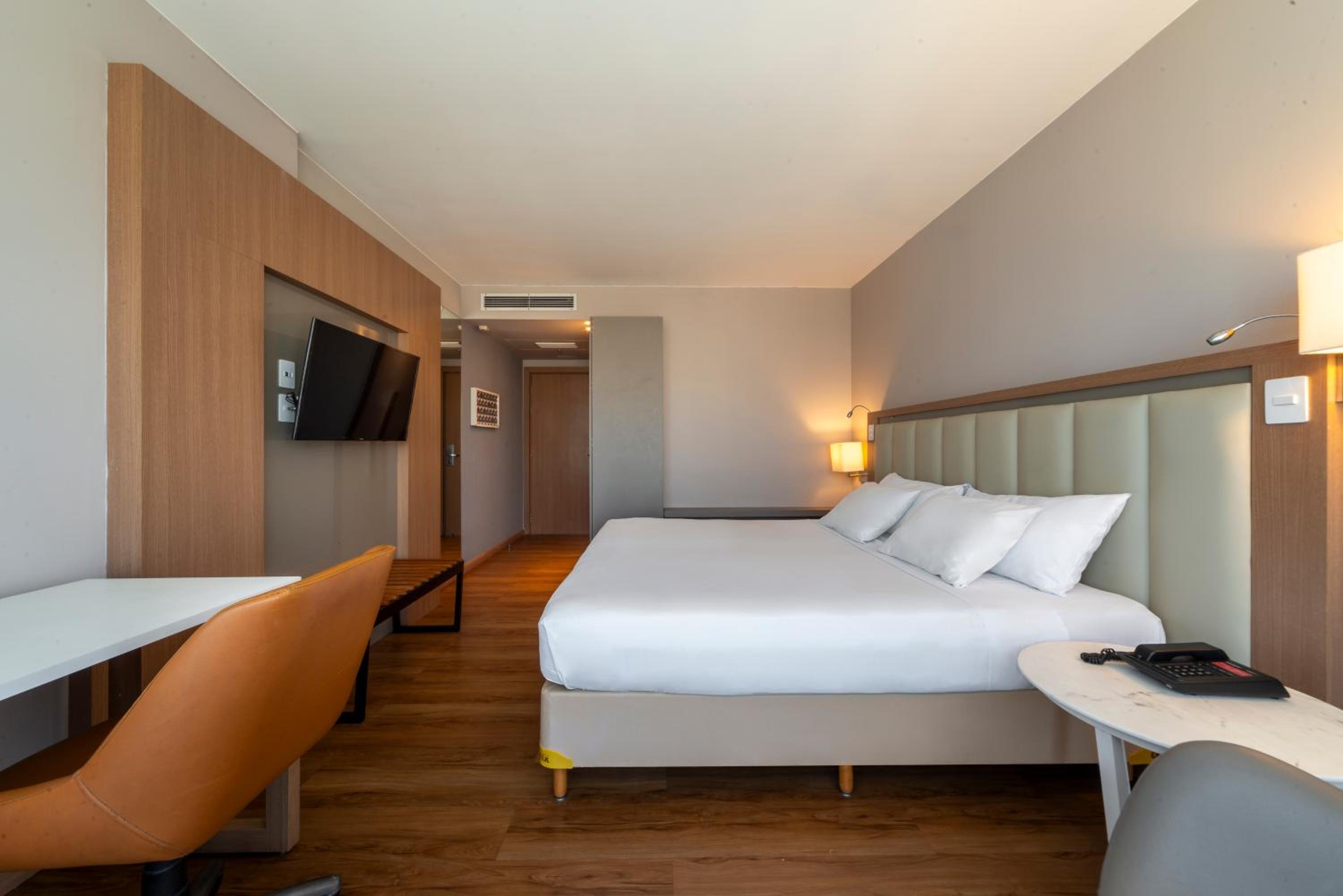 Luxury Double or Twin Room thumbnail 5