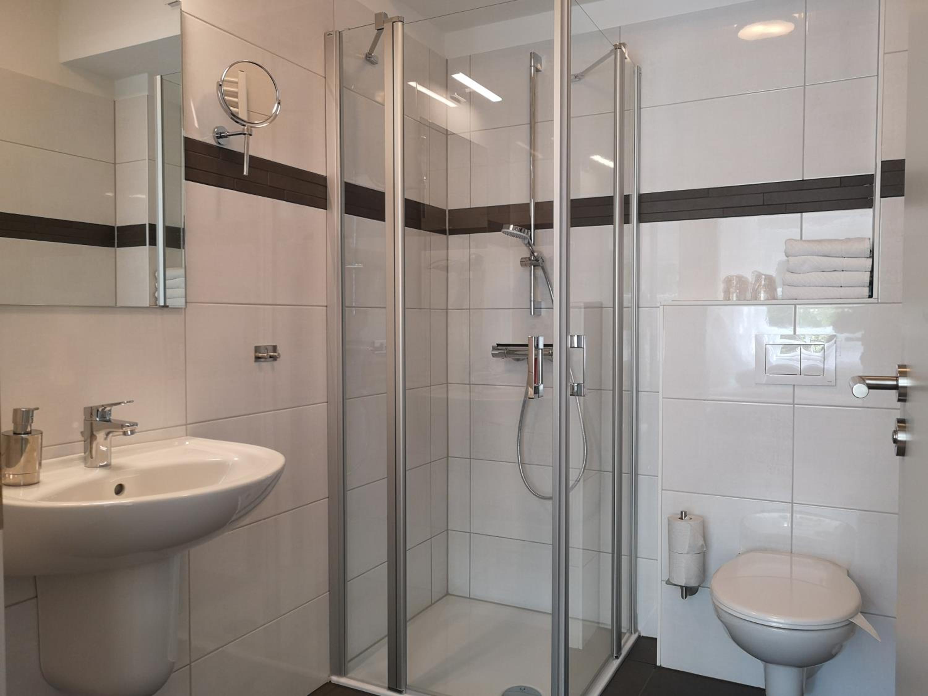 Double Room with Balcony or Terrace - Photo 11