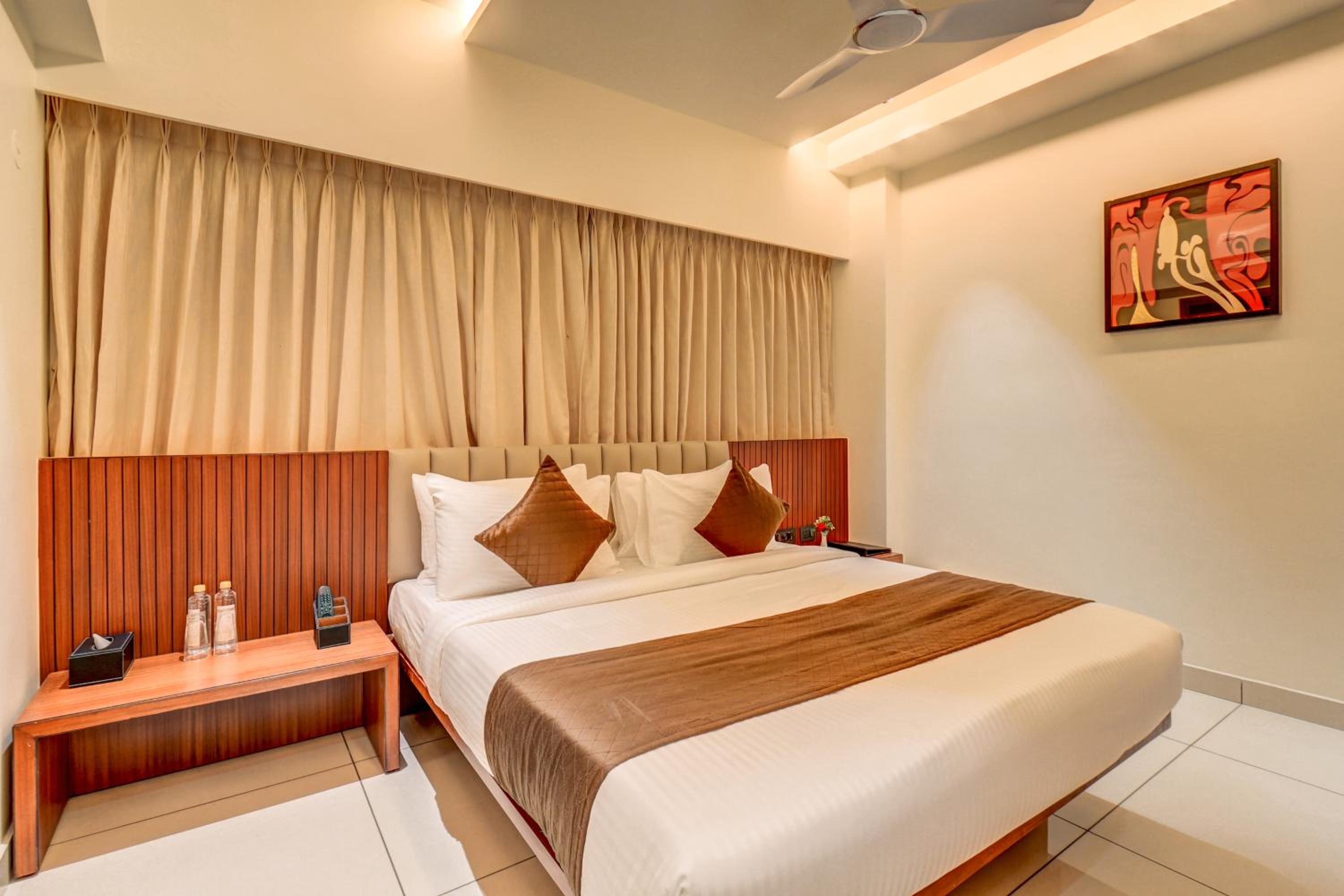 Deluxe Double Room (2 Adults + 1 Child)