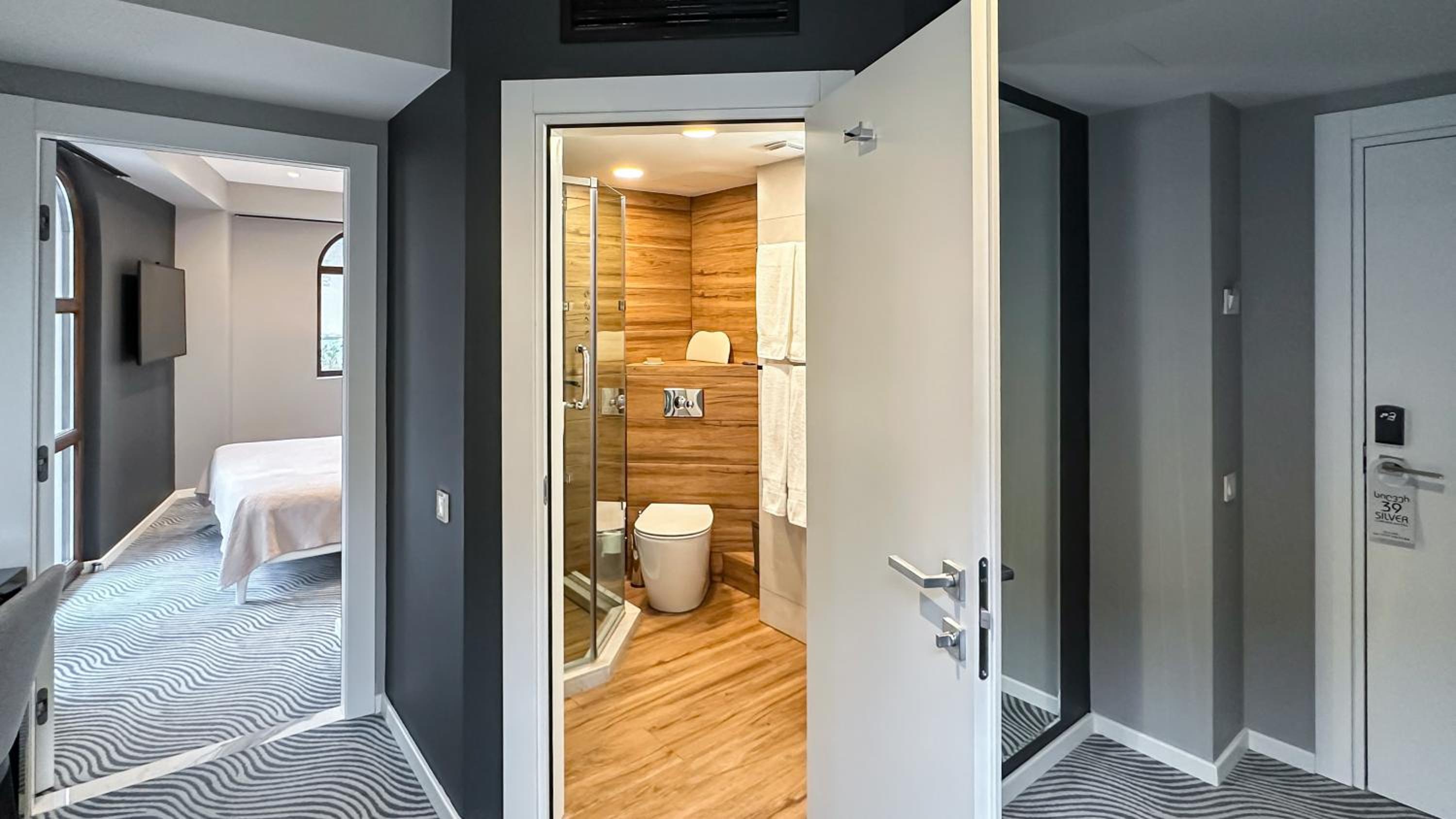 Superior King Room - Photo 5