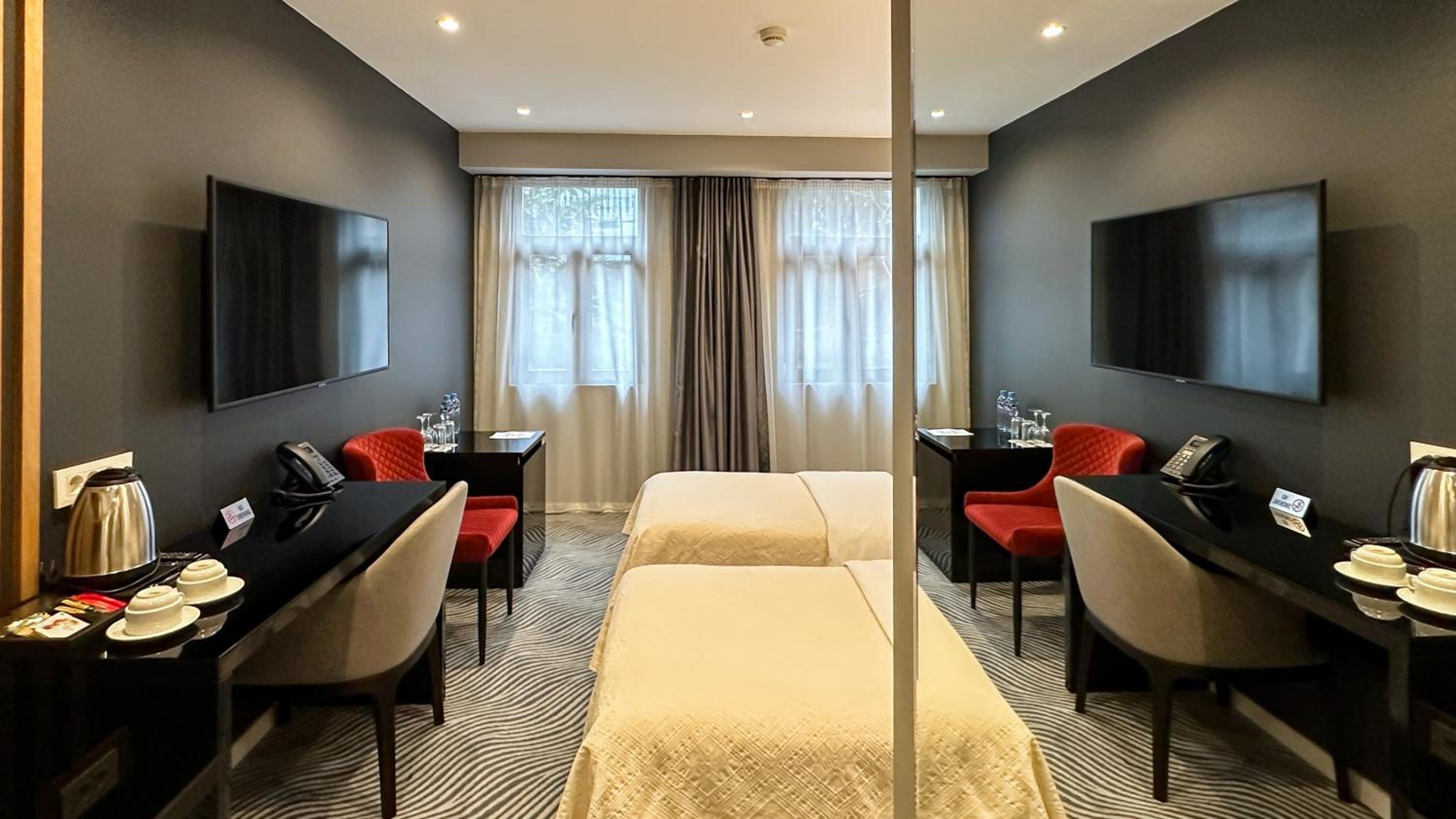 Standard Twin Room - Photo 10