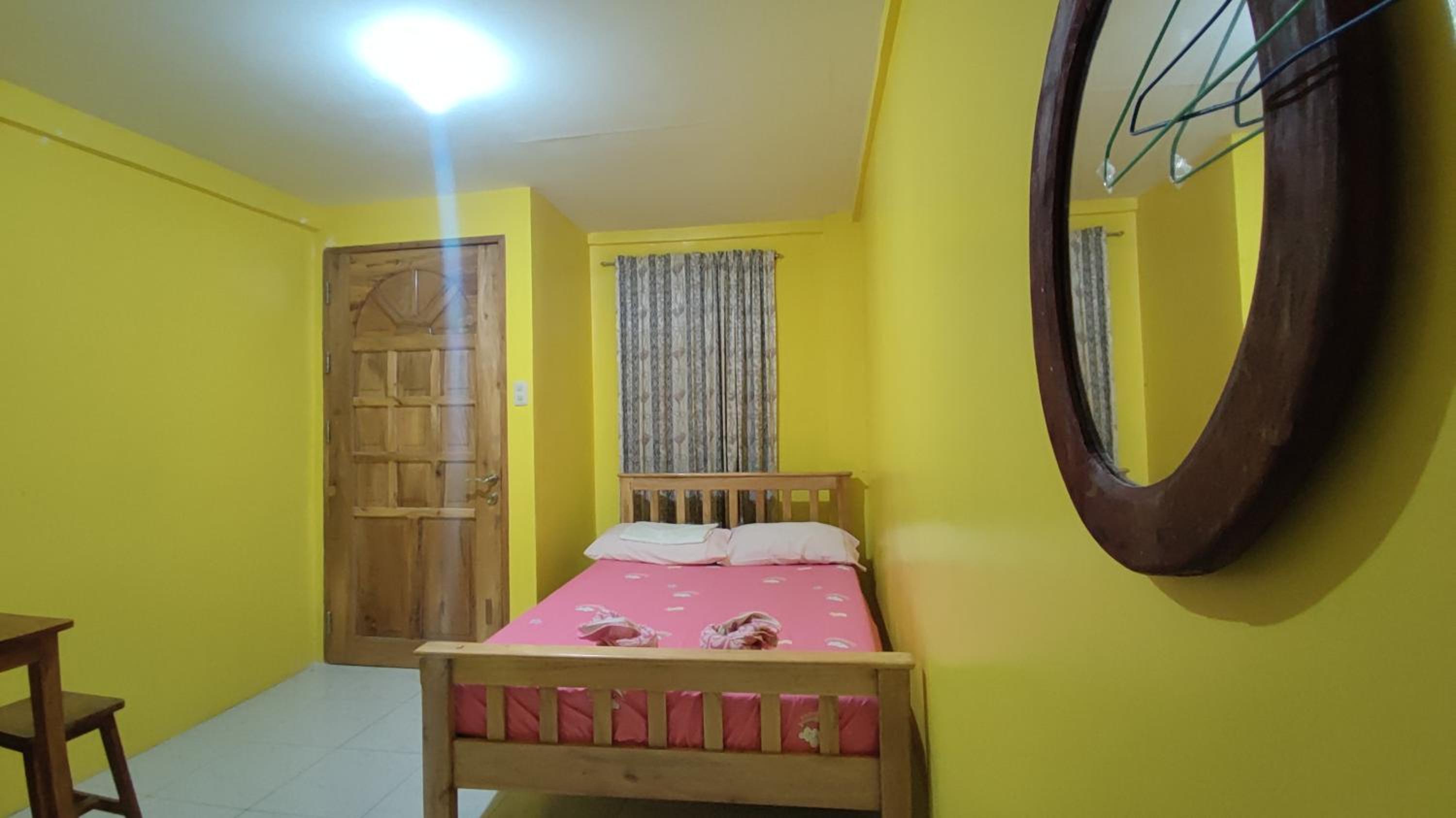 Deluxe Double Room with Shower - Photo 4