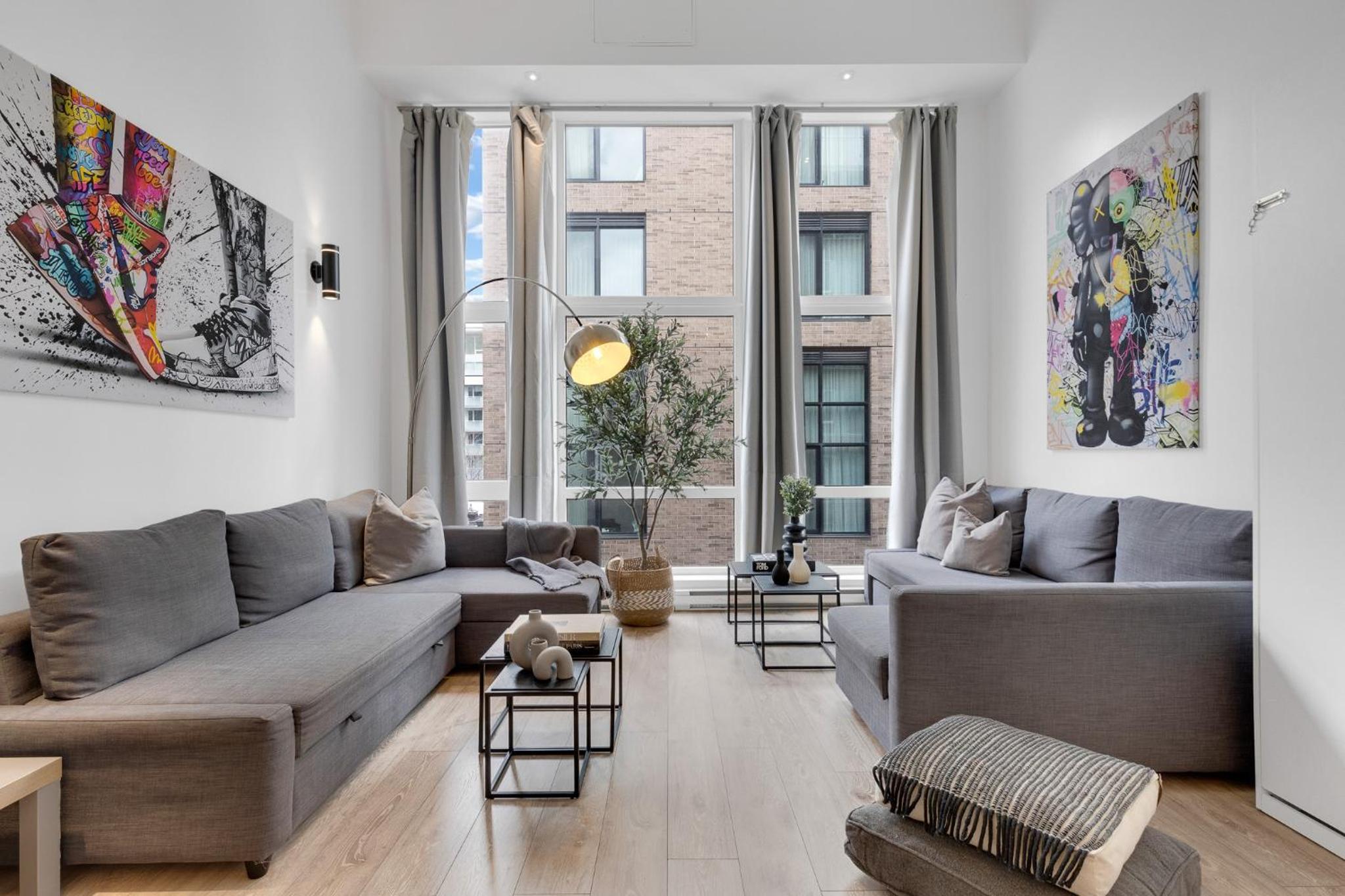 Deluxe One-Bedroom Apartment with City View