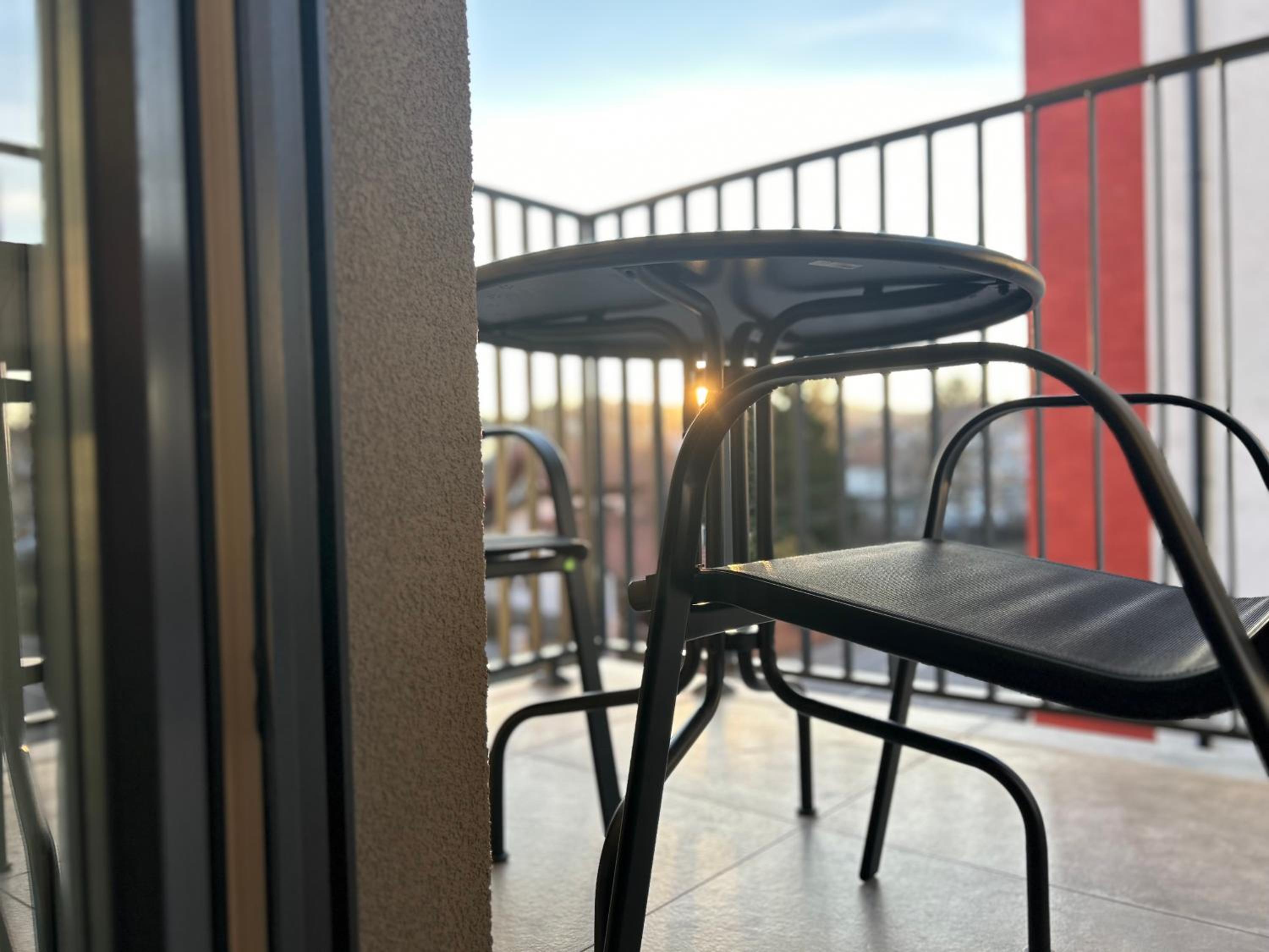 One-Bedroom Apartment with Balcony and City View photo 2
