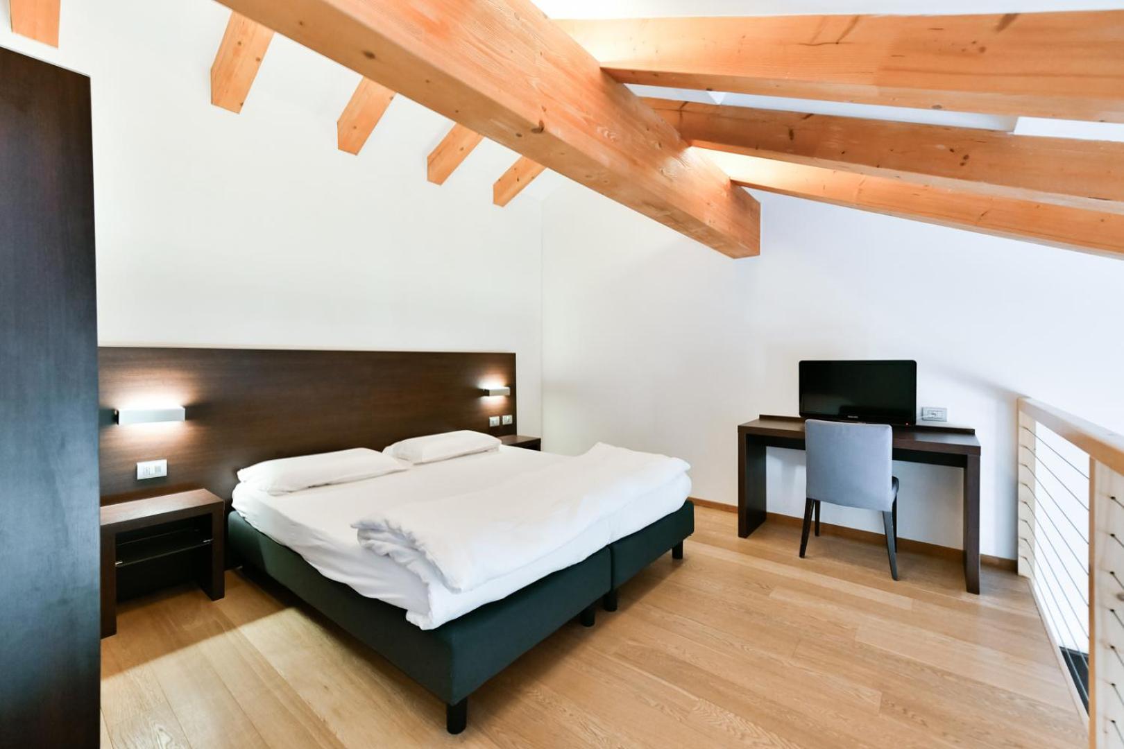 Suite - Split Level - Photo 3