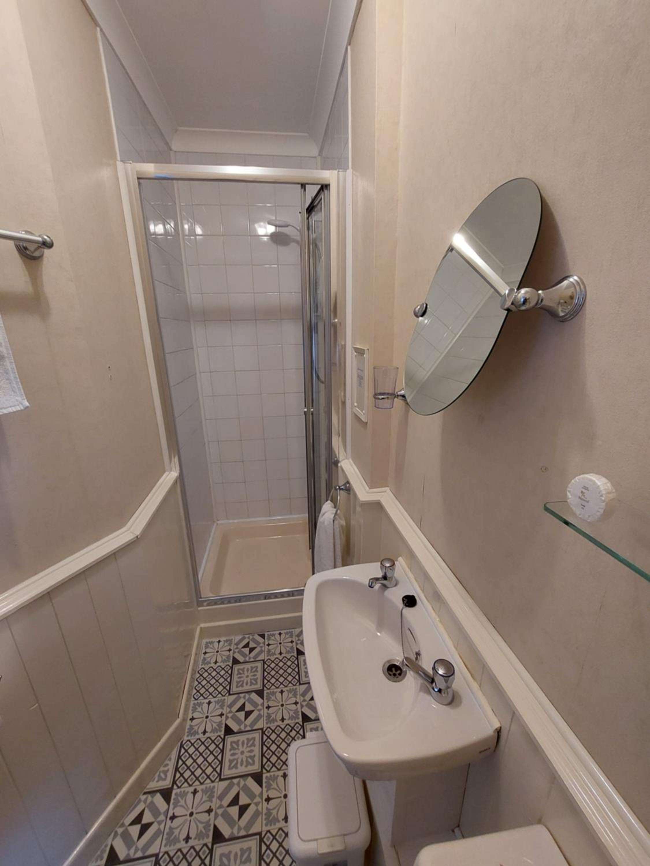 Small Single Room photo 2