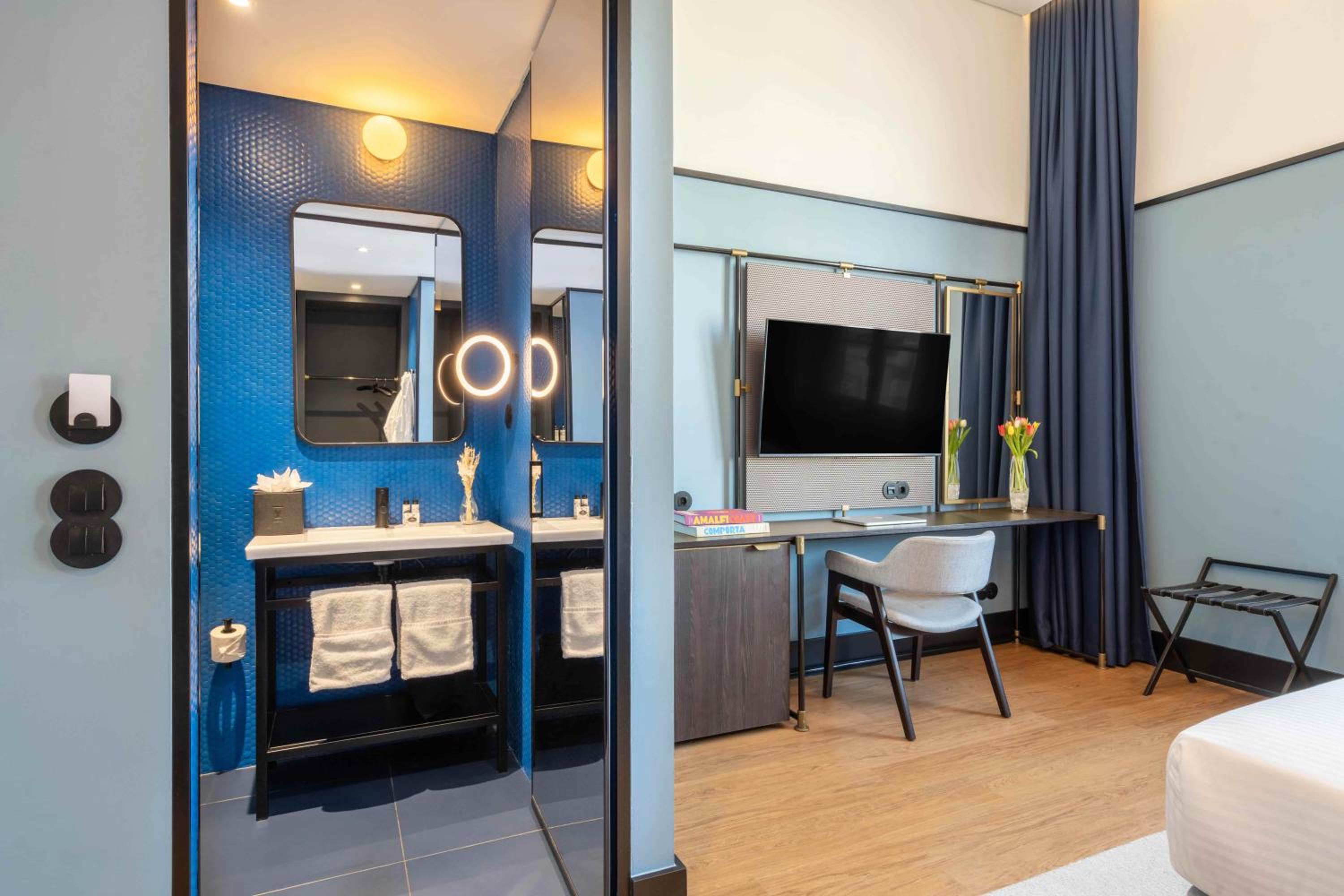 Twin Room Station View