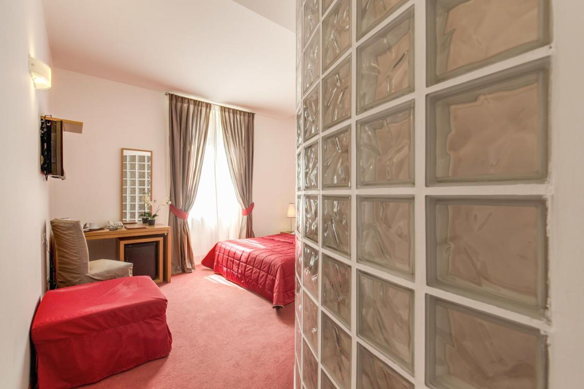 Junior Suite (3 Adults) photo 3