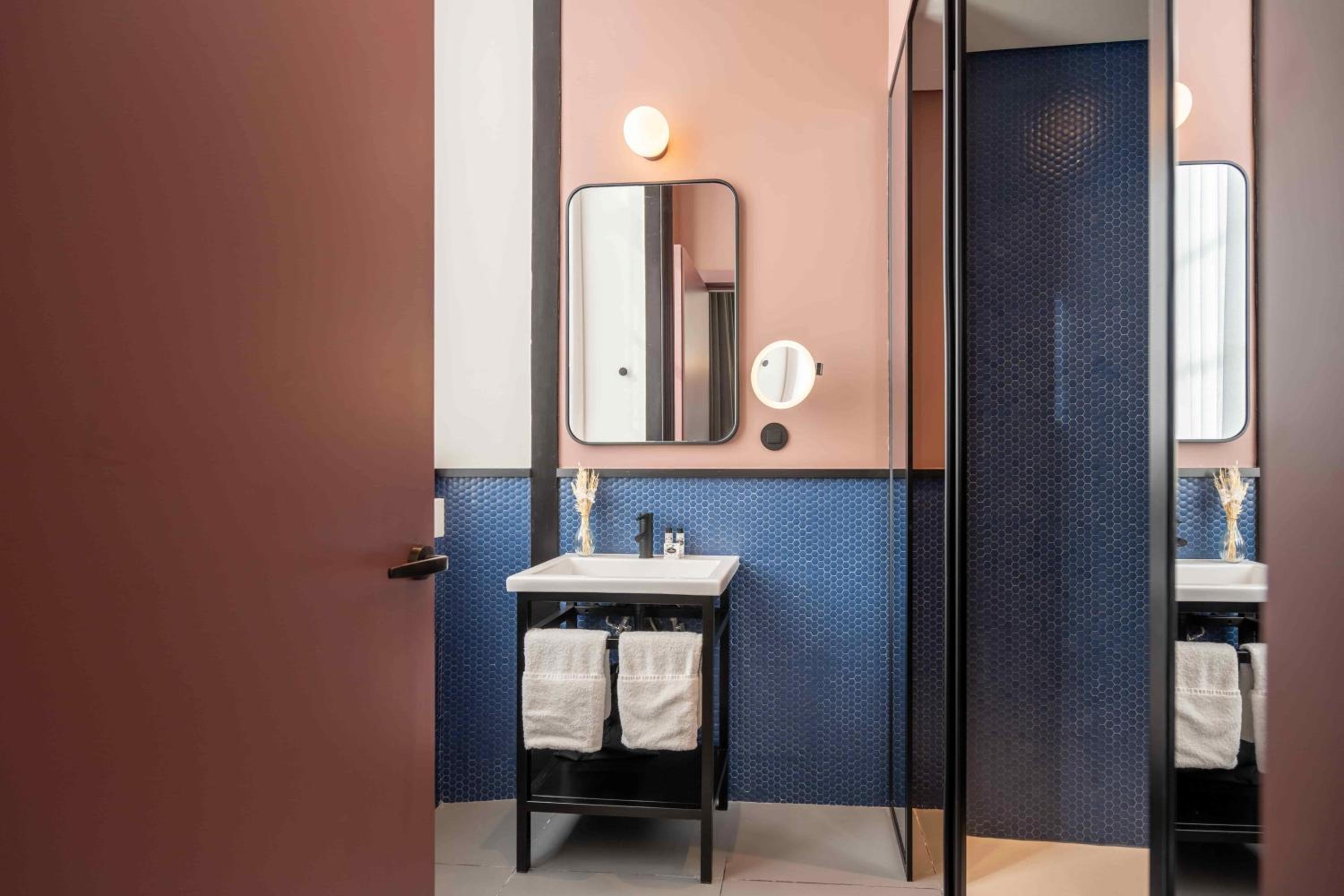 Superior Twin Room with River View