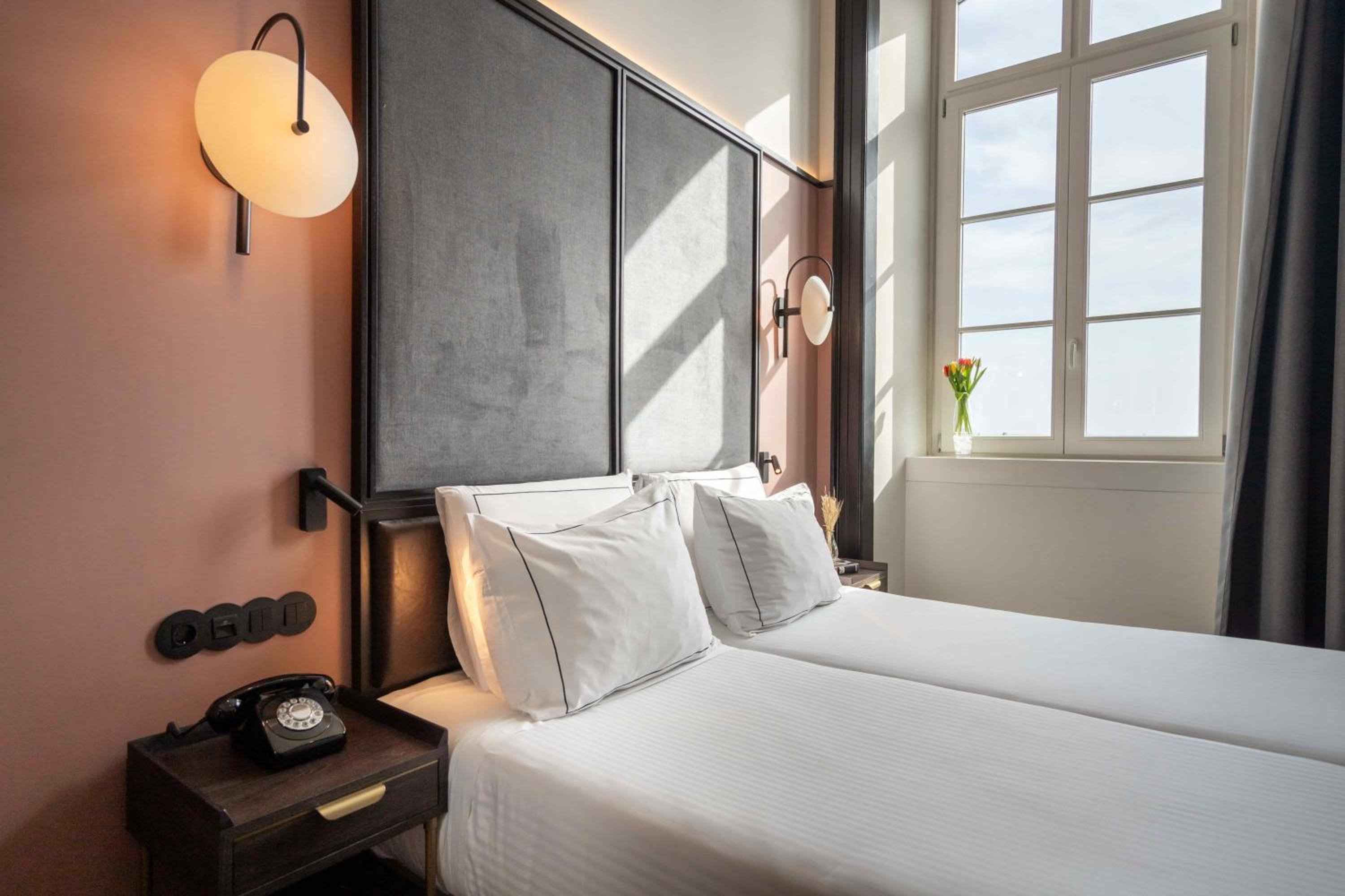 Superior Twin Room with River View - Photo 11
