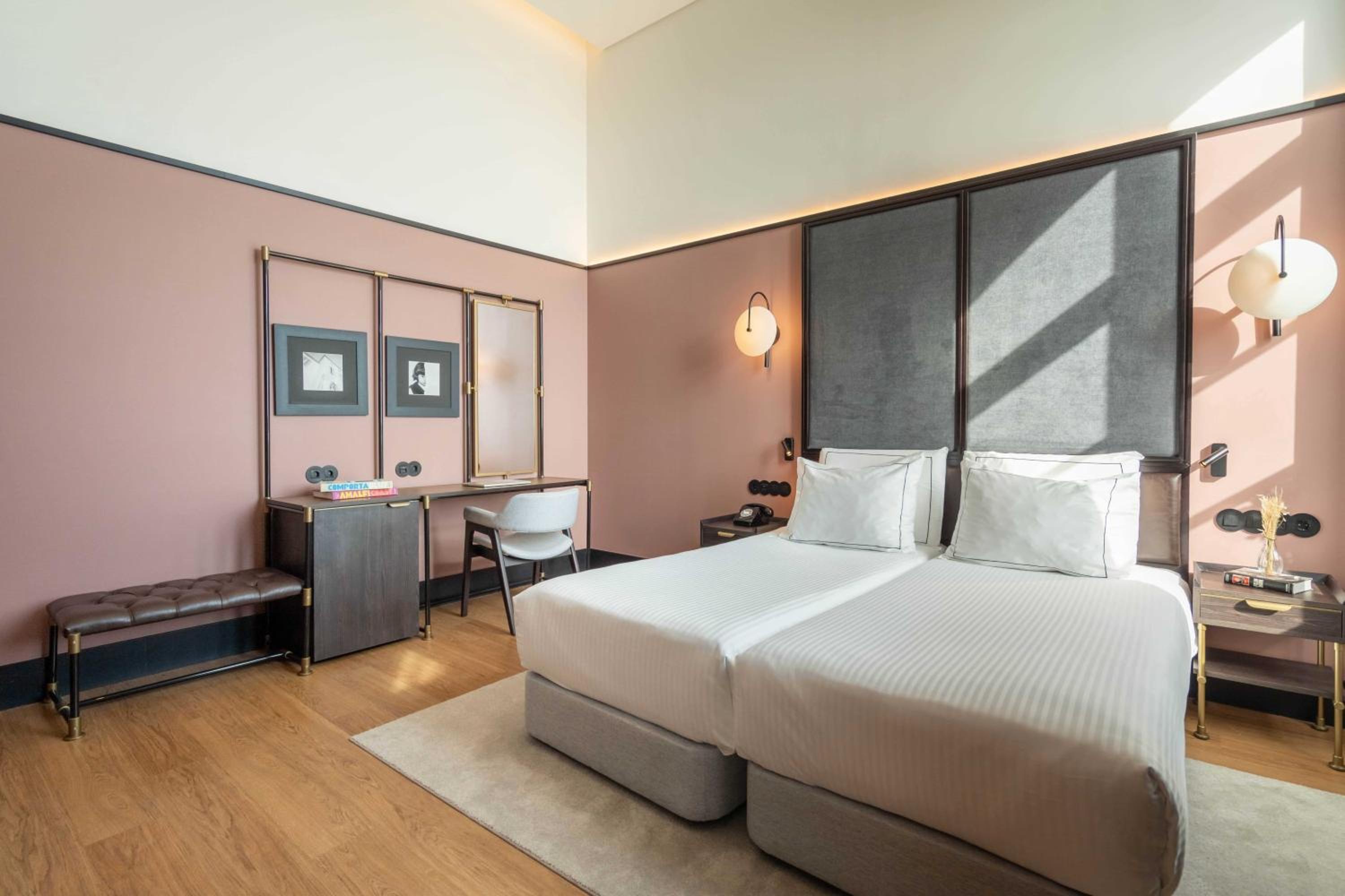 Superior Twin Room with River View - Photo 13